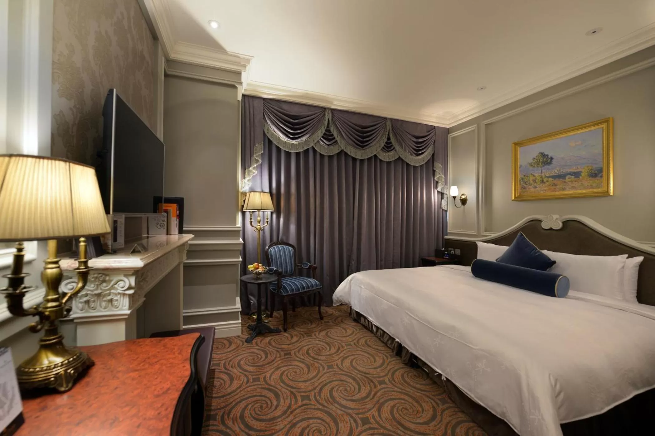 Photo of the whole room, Bed in Golden Tulip RS Boutique Hotel-Tainan