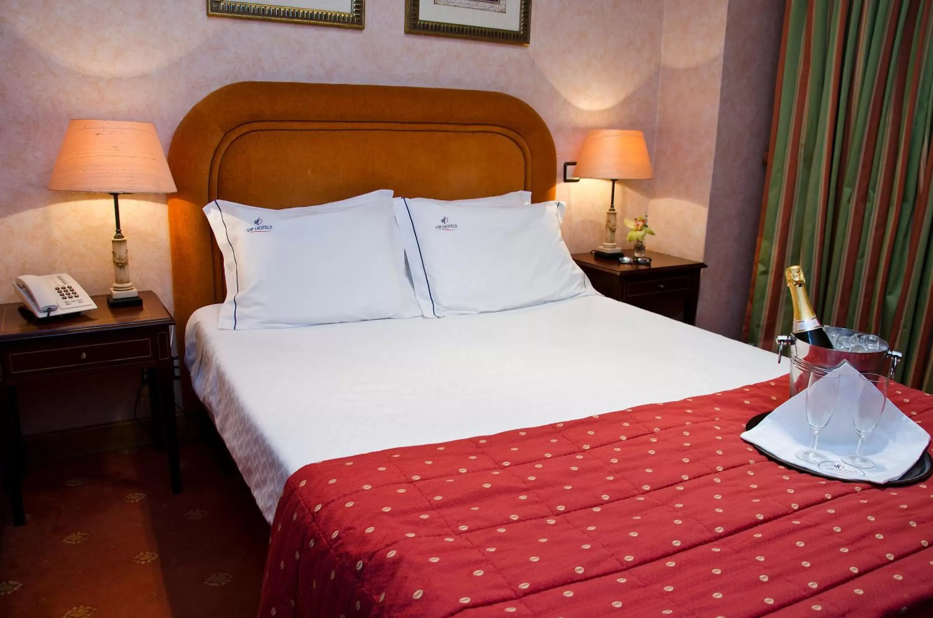 Bed in VIP Inn Berna Hotel