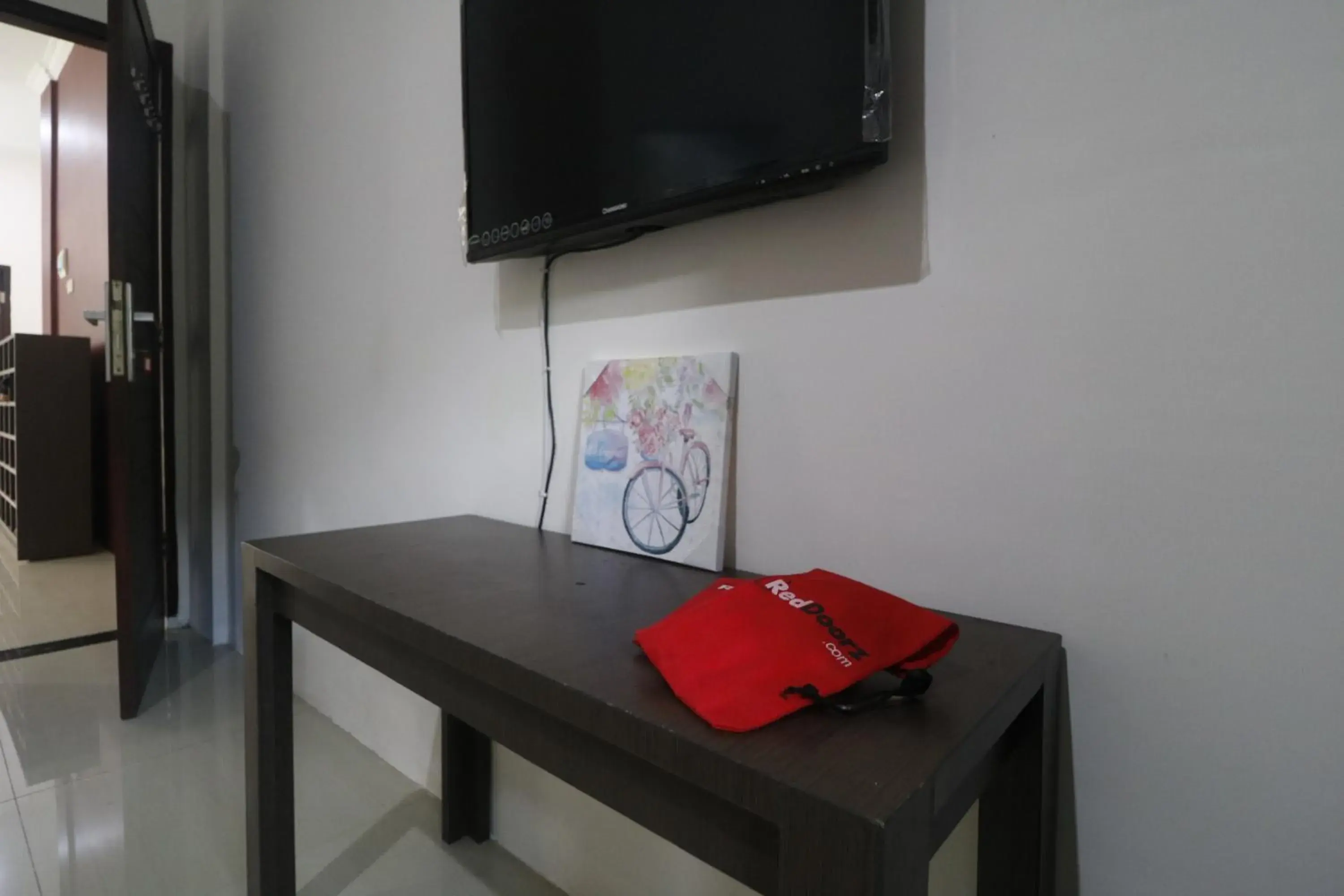 Bedroom in RedDoorz @ Jalan Krakatau Medan Bedroom in RedDoorz @ Jalan Krakatau Medan