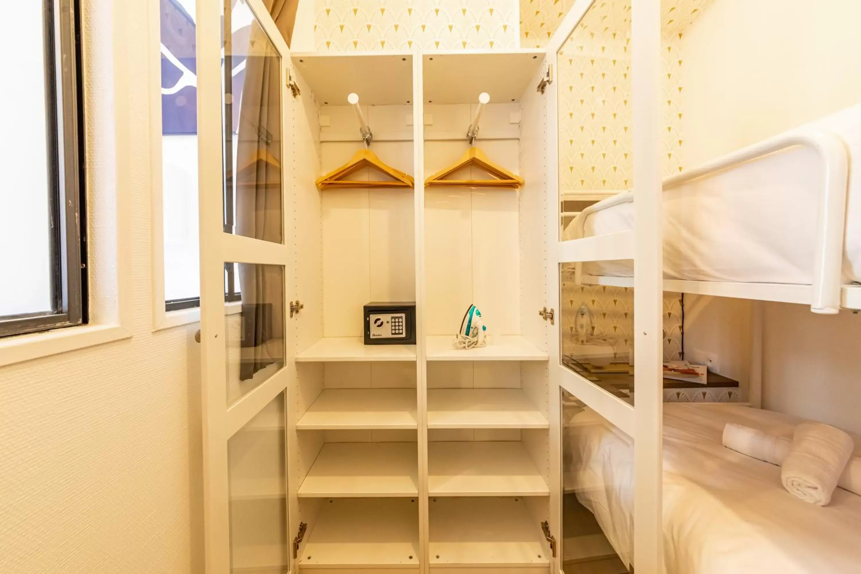 Bed, Bunk Bed in Apartments WS Haussmann - La Fayette