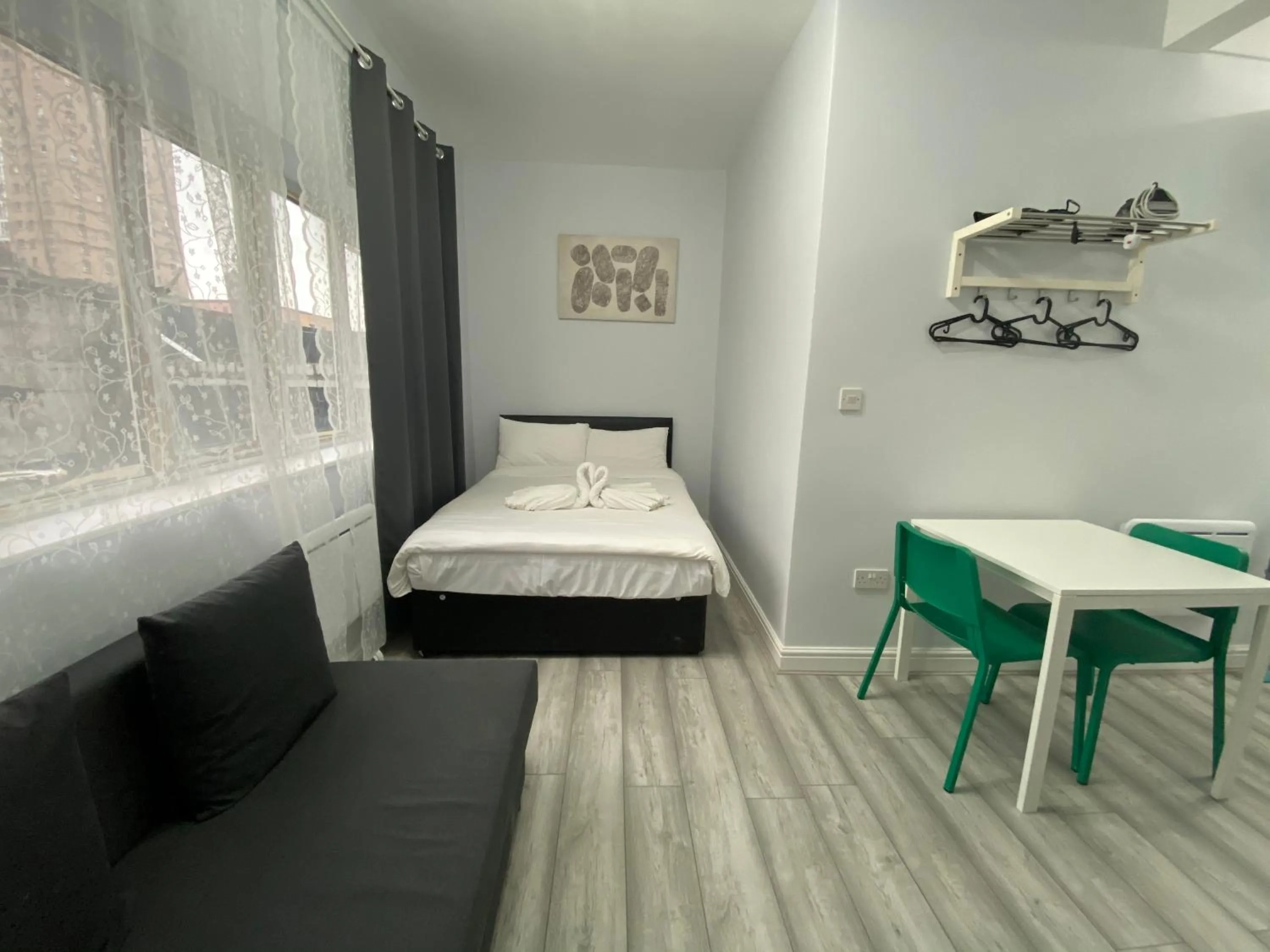 Other, Bed in Comfortable - Cosy - Budget Studios in City Center