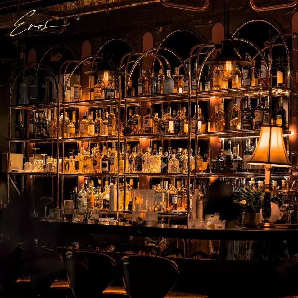 Lounge or bar in The Alcove Library Hotel Lounge or bar in The Alcove Library Hotel