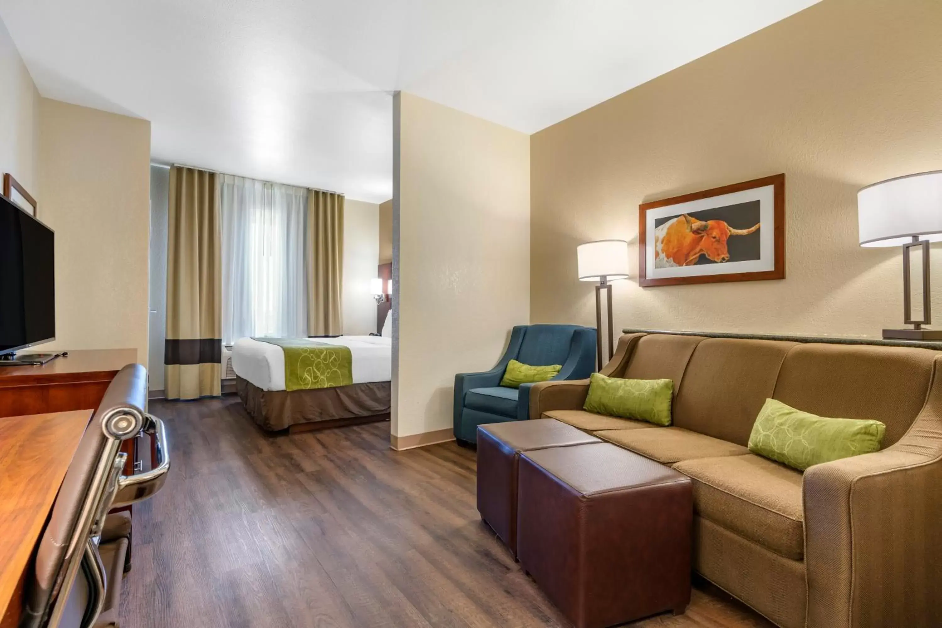 Photo of the whole room, Seating Area in Comfort Suites Fernley