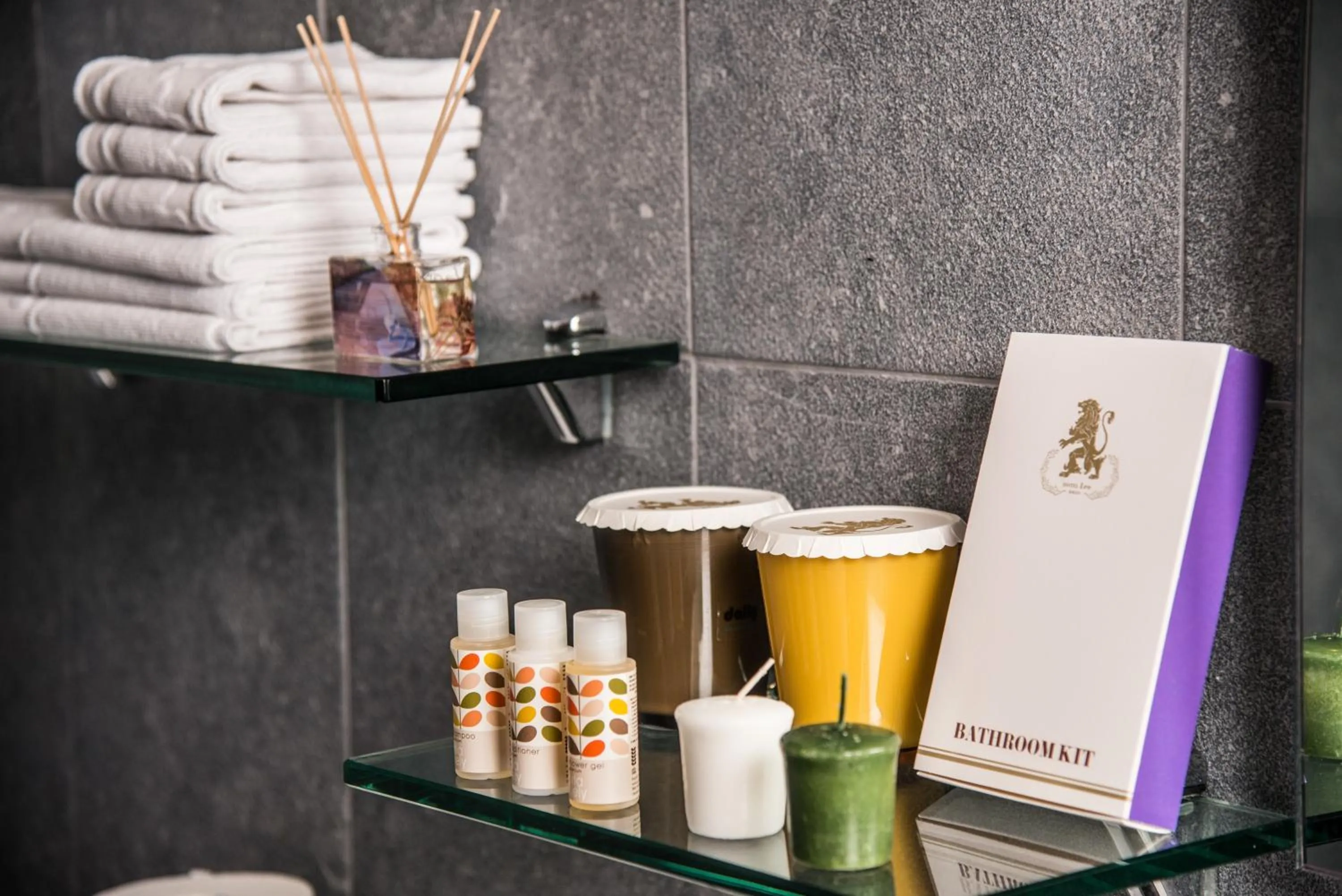 Bathroom in Hotel Leo