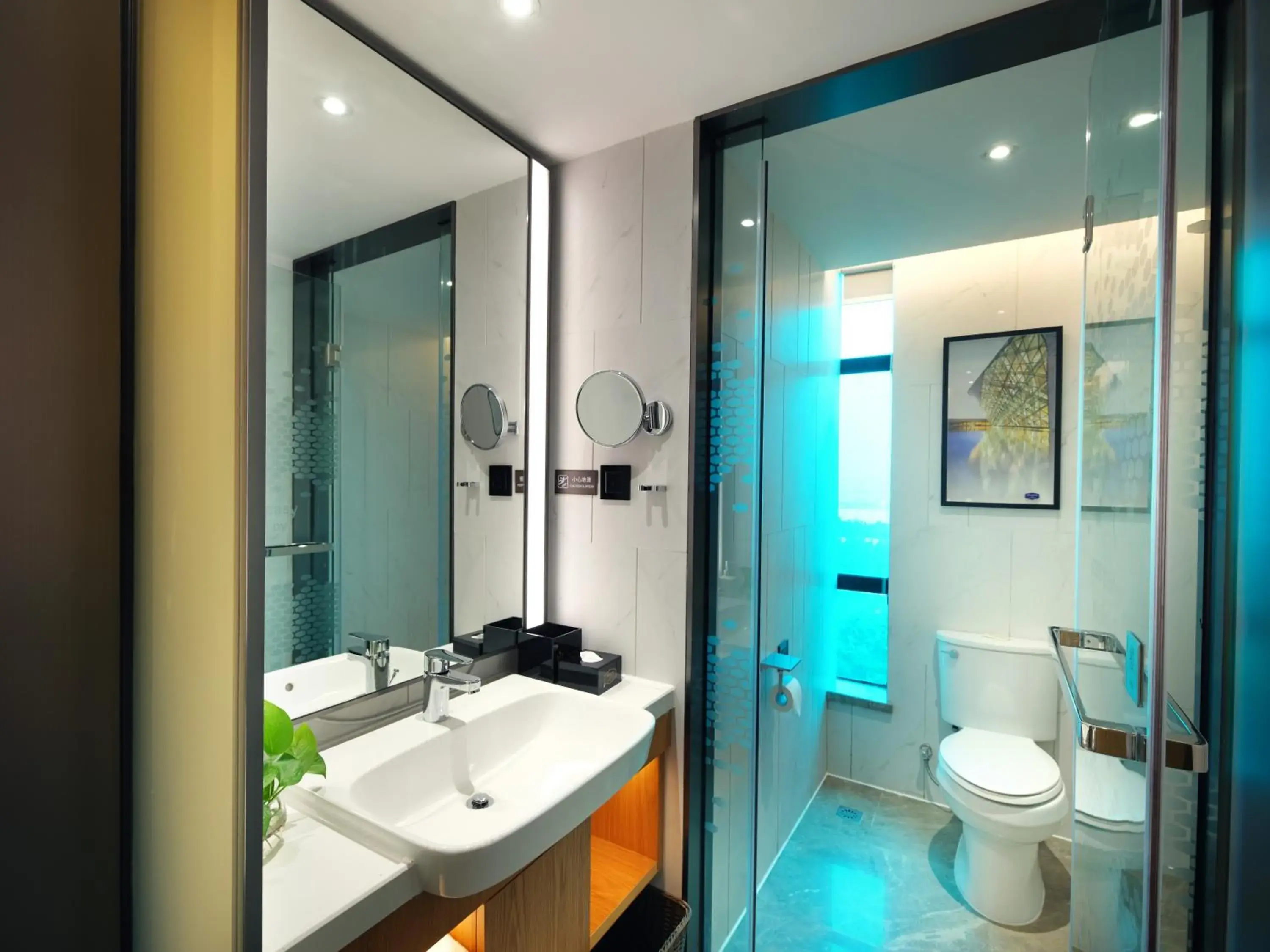 Deluxe Twin Bed Room in Hampton by Hilton Guangzhou Tianhe Sports Center Deluxe Twin Bed Room in Hampton by Hilton Guangzhou Tianhe Sports Center