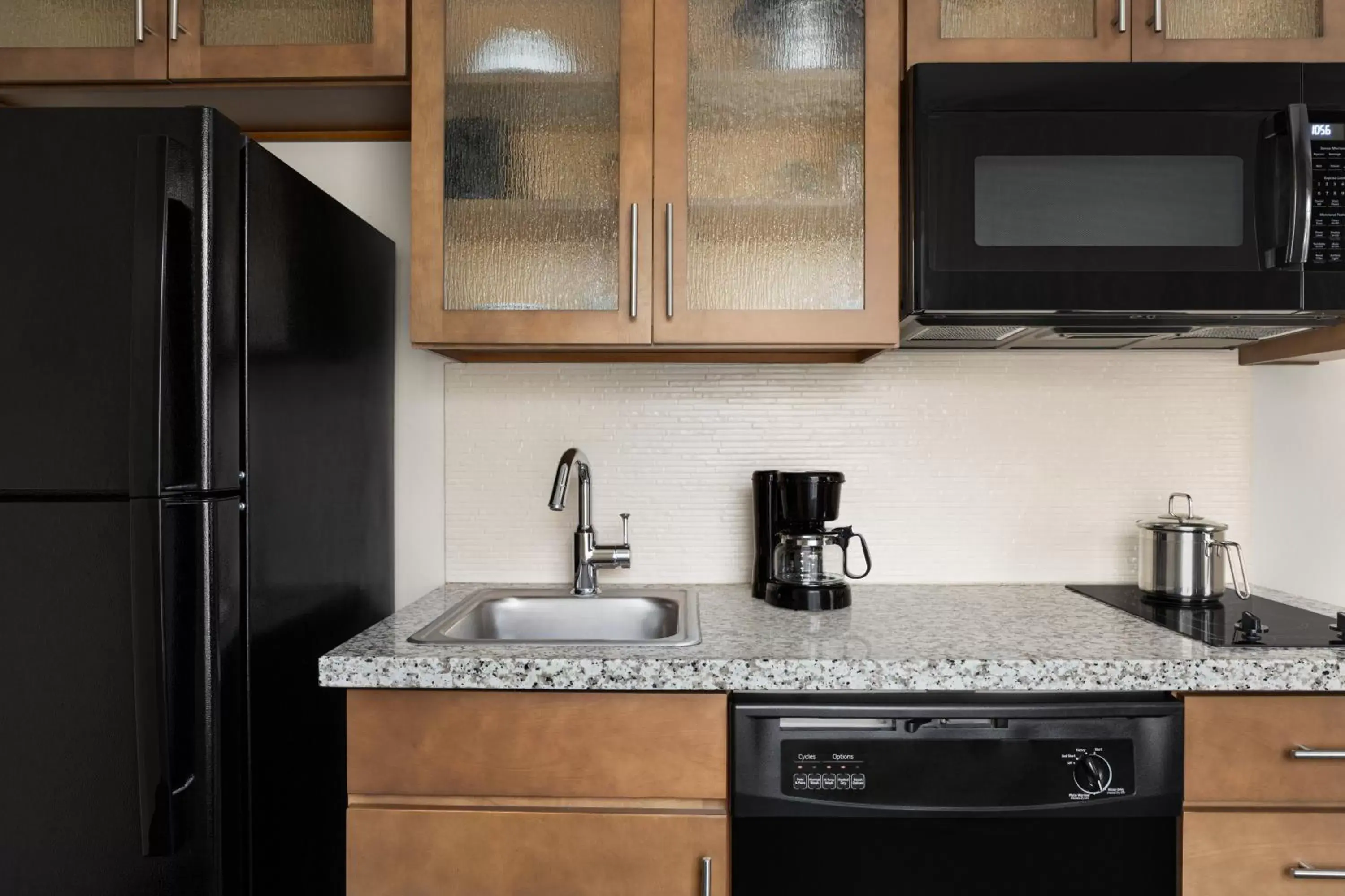 Photo of the whole room, Kitchen/Kitchenette in Candlewood Suites - Safety Harbor, an IHG Hotel