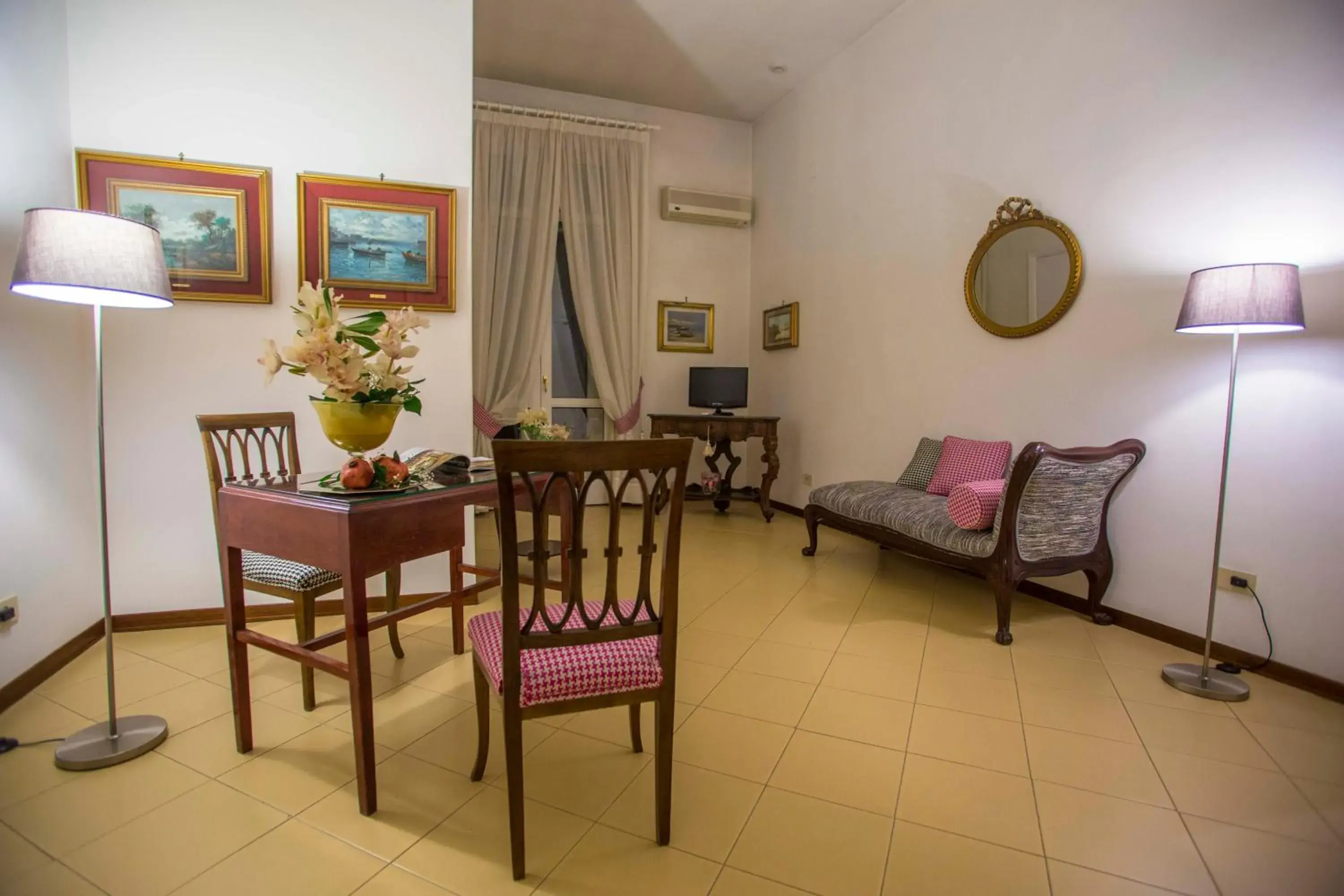 Bathroom, Seating Area in Hotel Victoria Maiorino