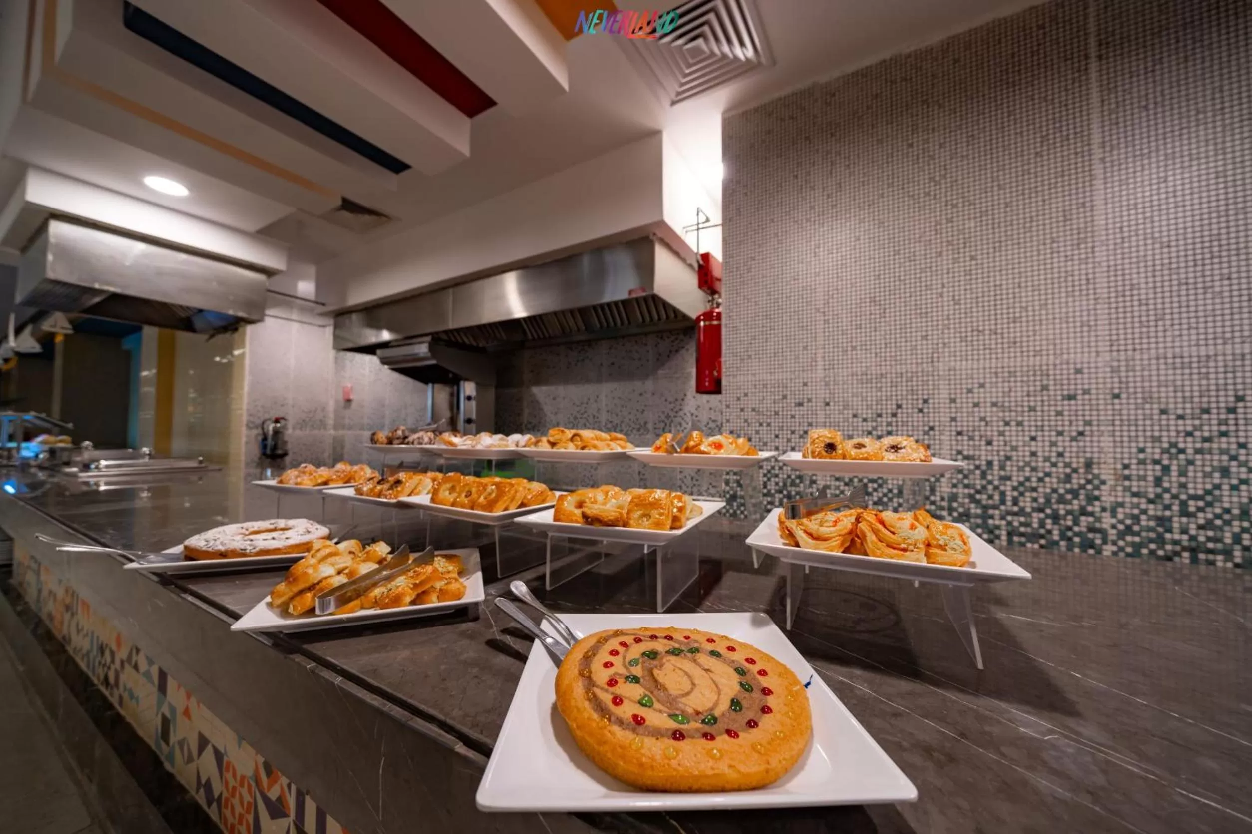 Food and drinks in Neverland City Hurghada - Pickalbatros