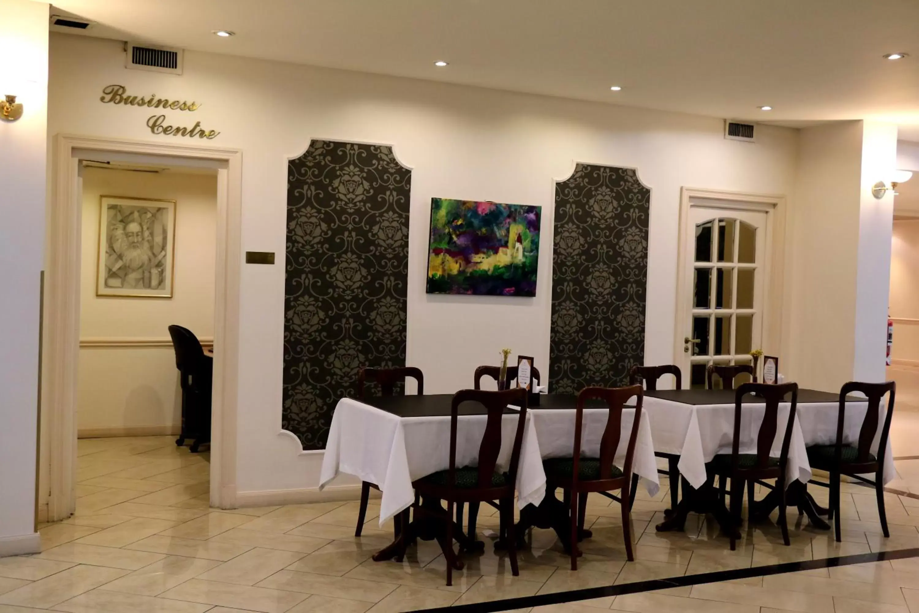 Lounge or bar, Restaurant/Places to Eat in Centuria Hotel Buenos Aires