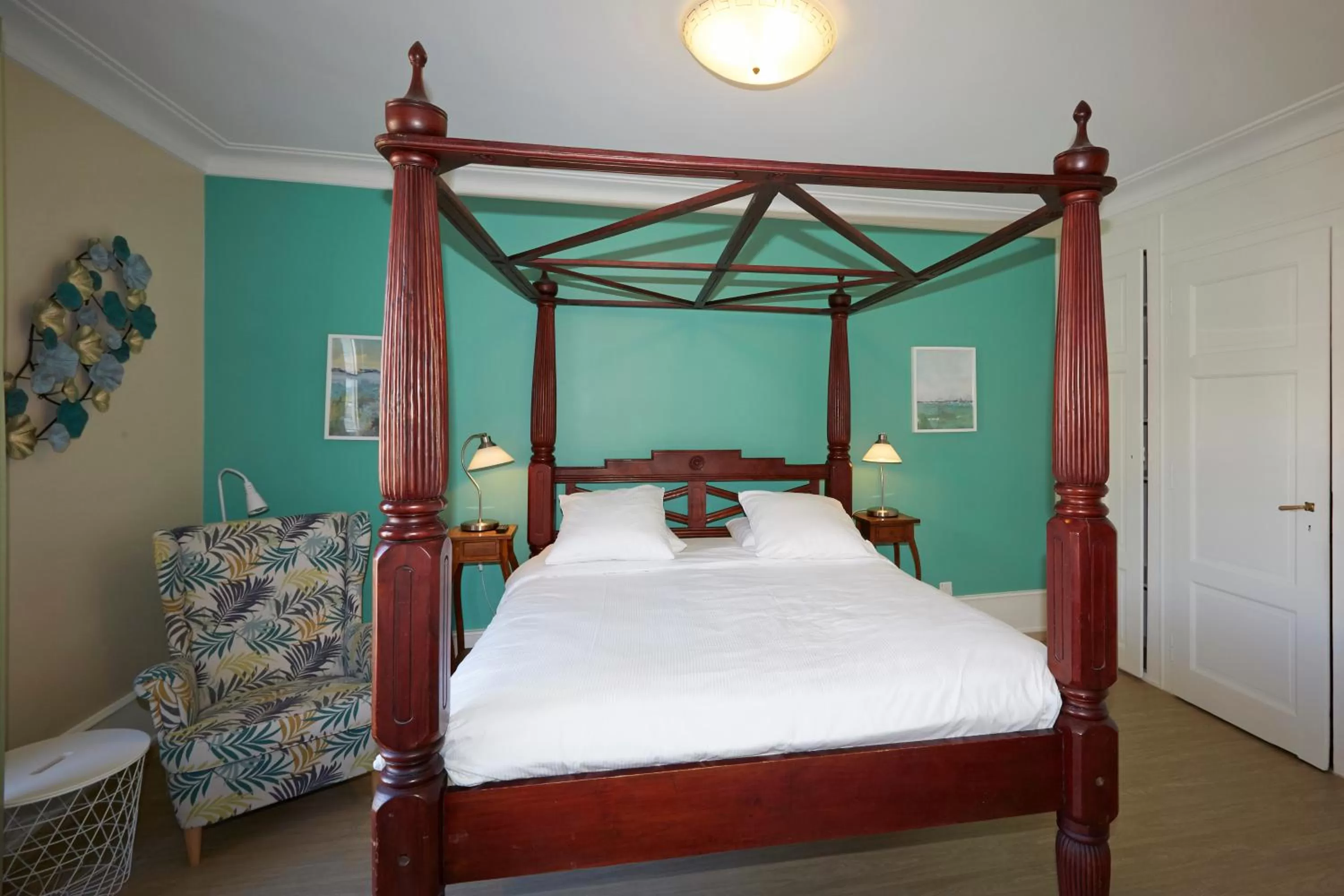 Photo of the whole room, Bed in Hotel Central