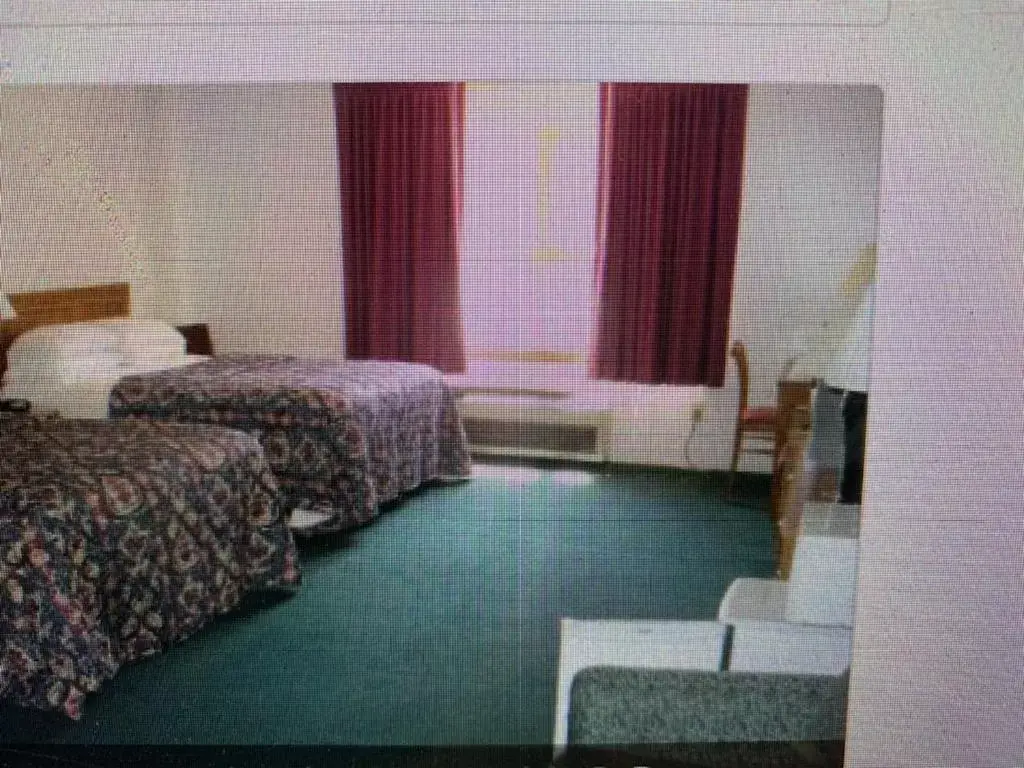 Bed in Villager Motel & Glen Manor Estate