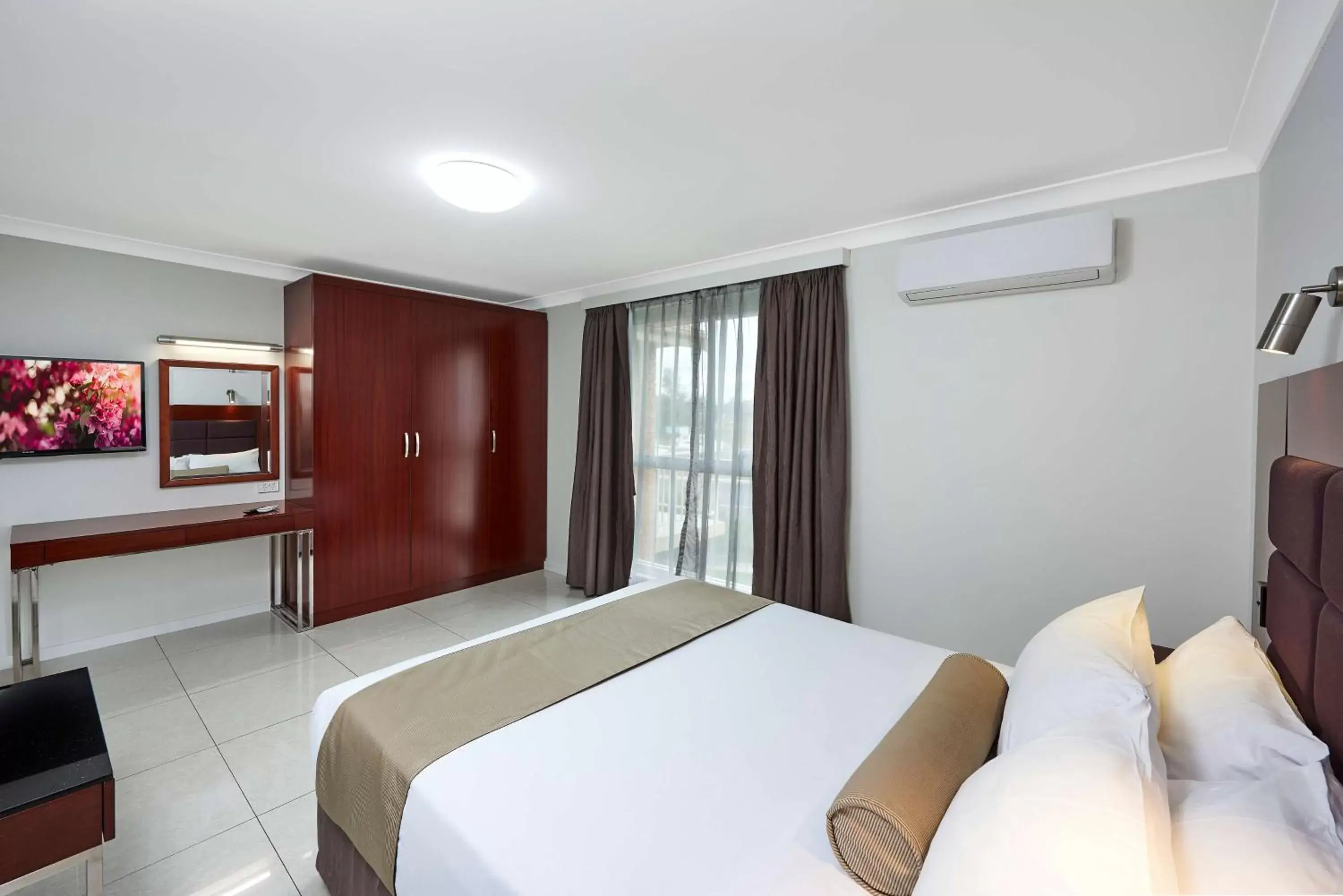 Bedroom, Bed in Best Western Casula Motor Inn