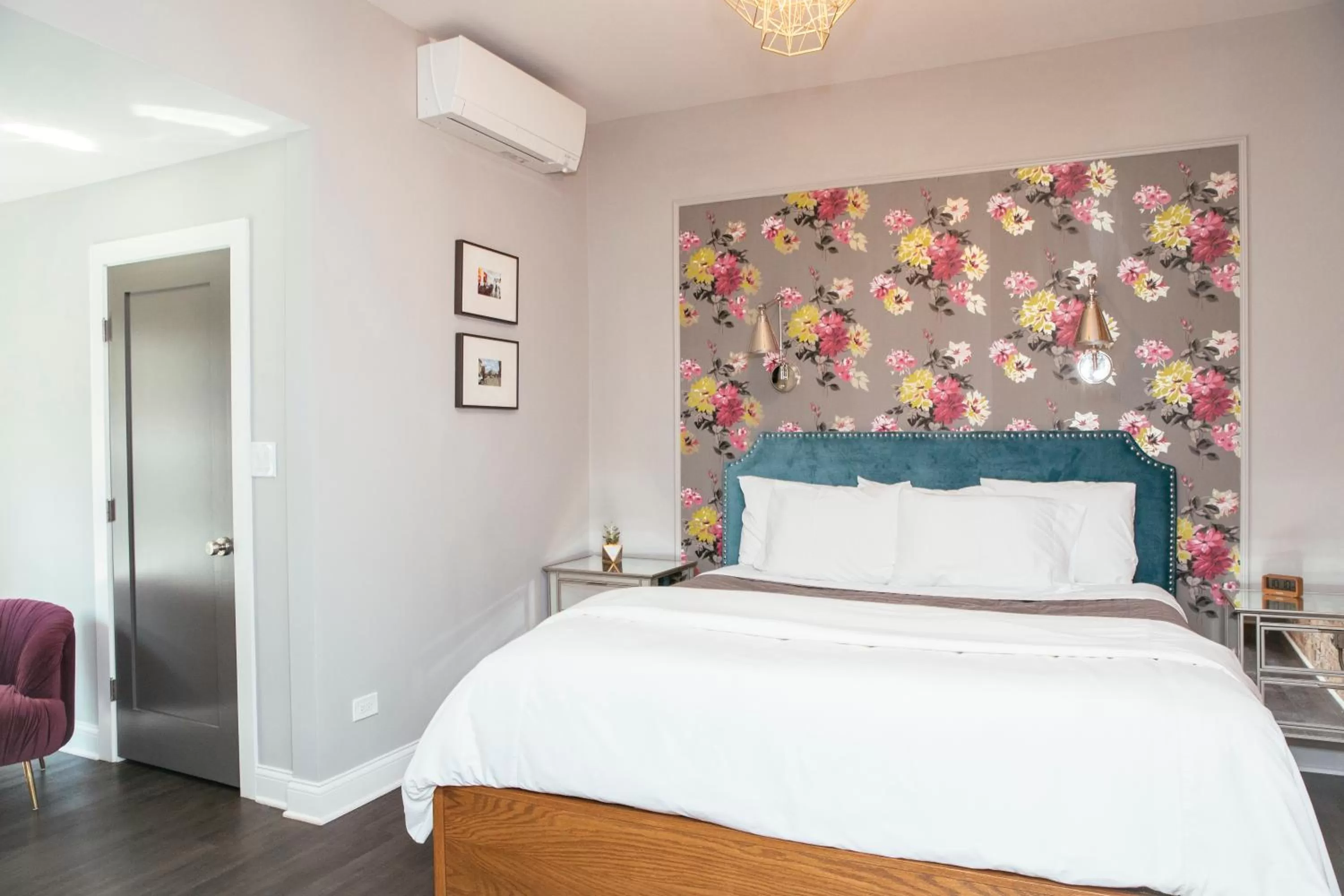 Bed in Wicker Park Inn