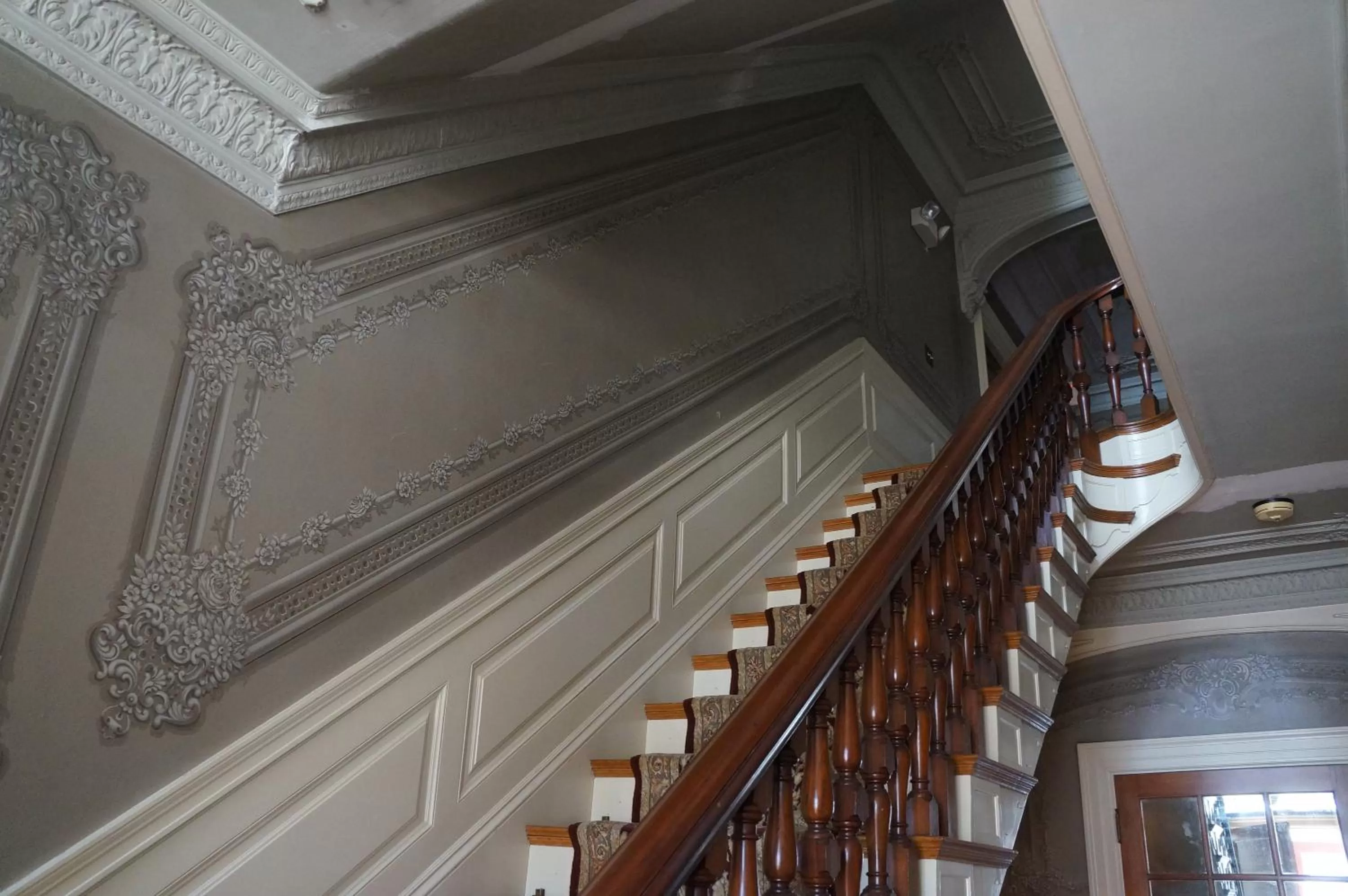 Decorative detail in Silver Fountain Inn