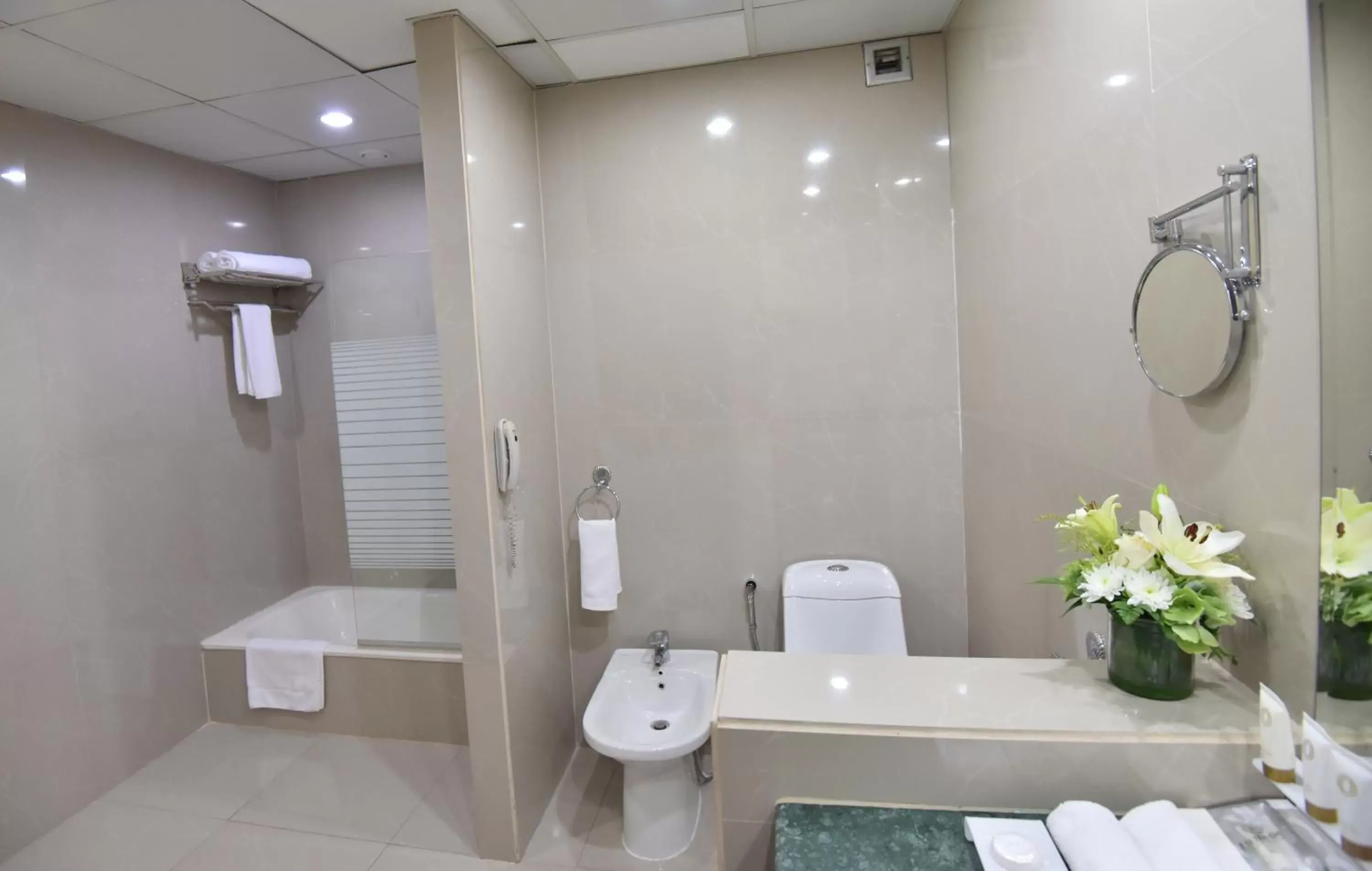 Bathroom in Inn & Go Kuwait Plaza