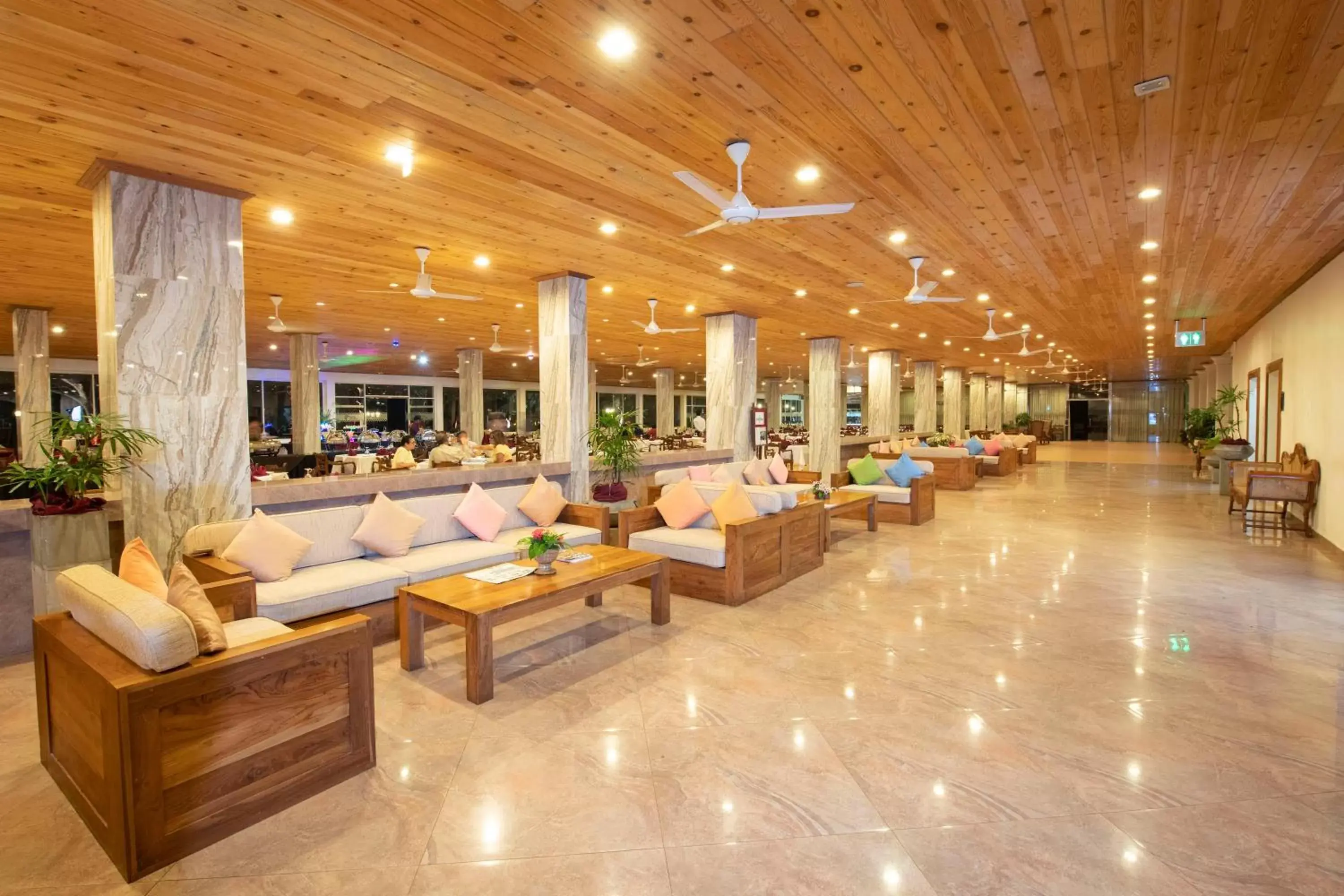 Lobby or reception in Hotel Sudu Araliya