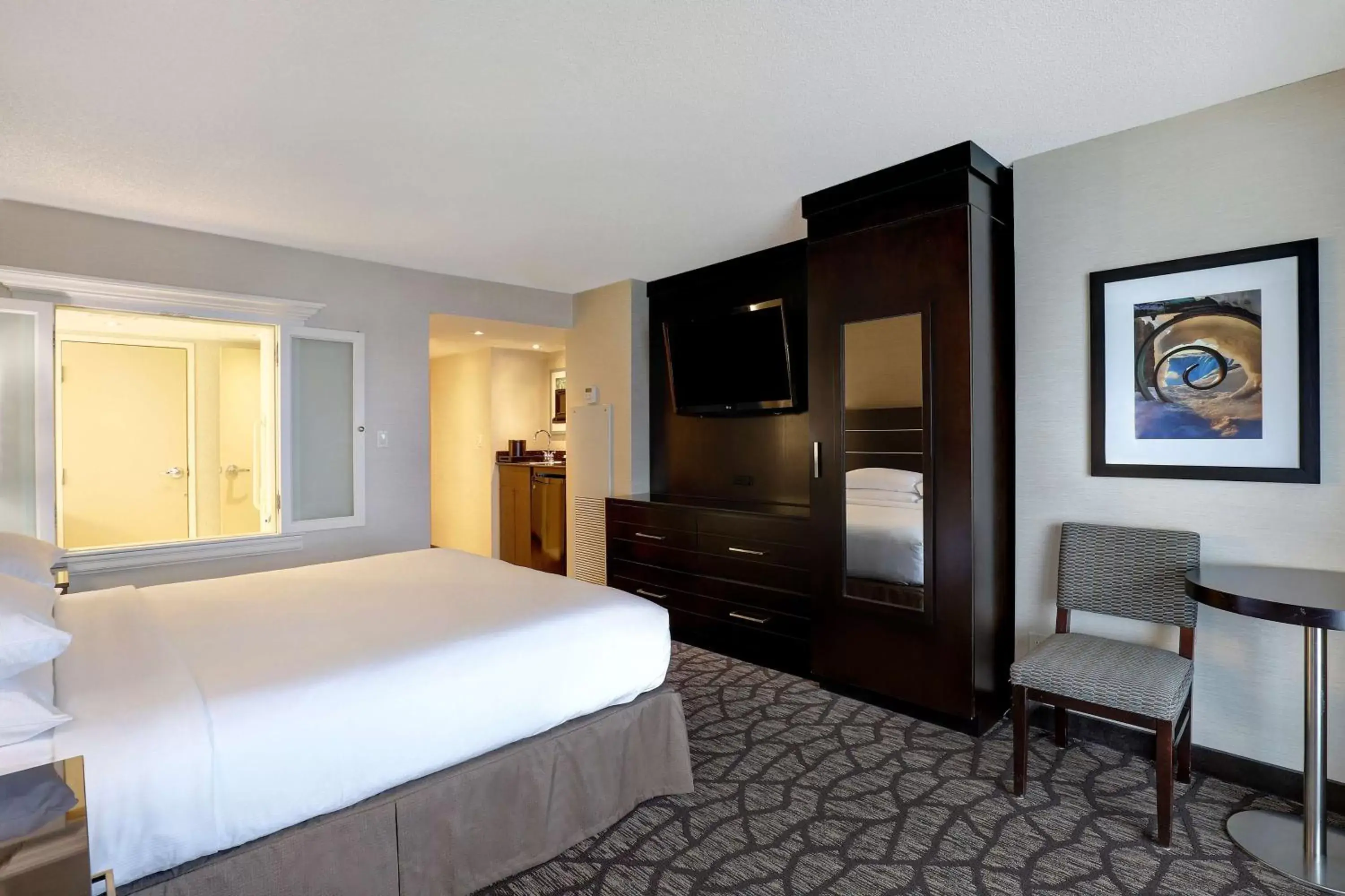 Bed in Embassy Suites by Hilton Niagara Falls/ Fallsview