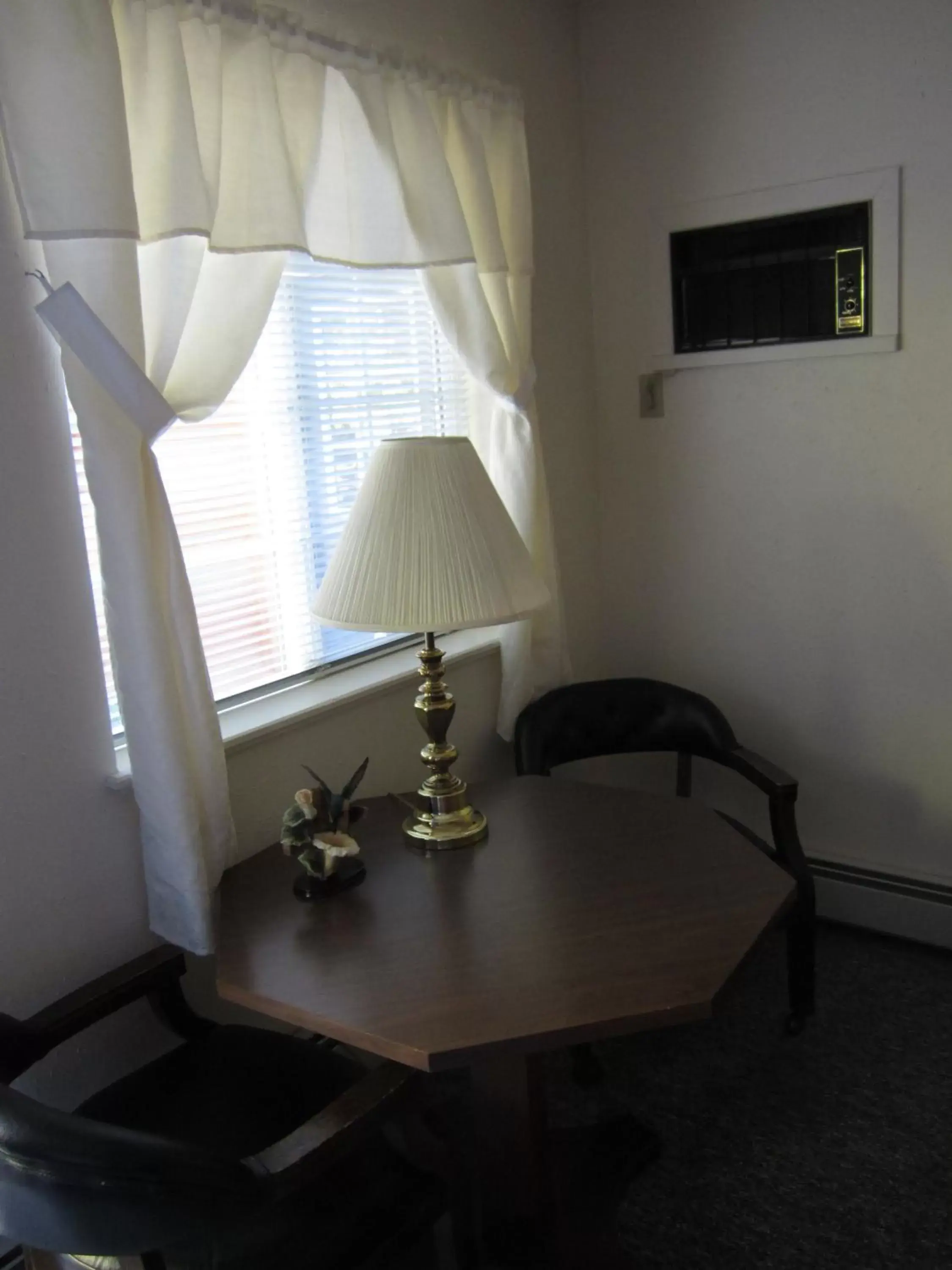 Decorative detail, Seating Area in Big Horn Motel