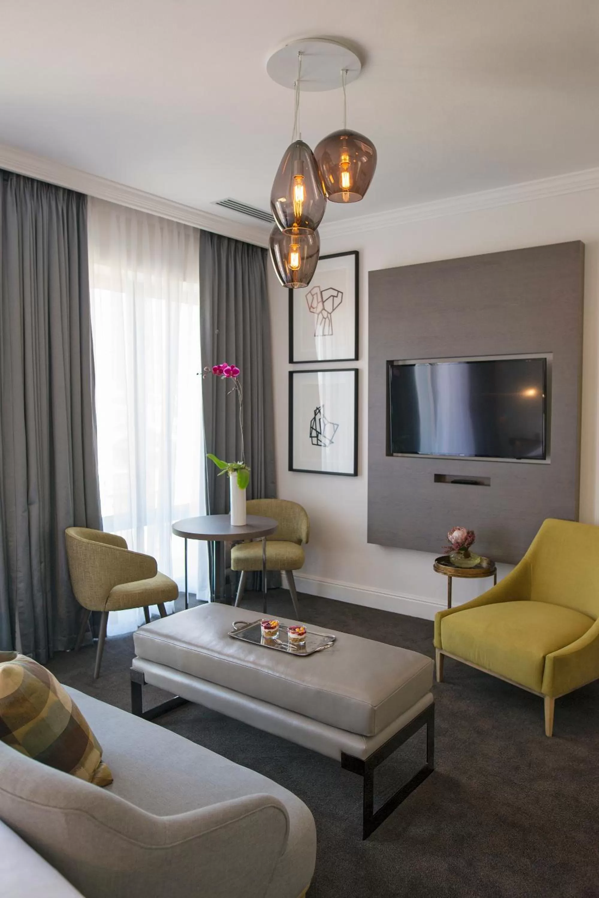 TV and multimedia in The Manor House at the Queen Victoria Hotel by NEWMARK