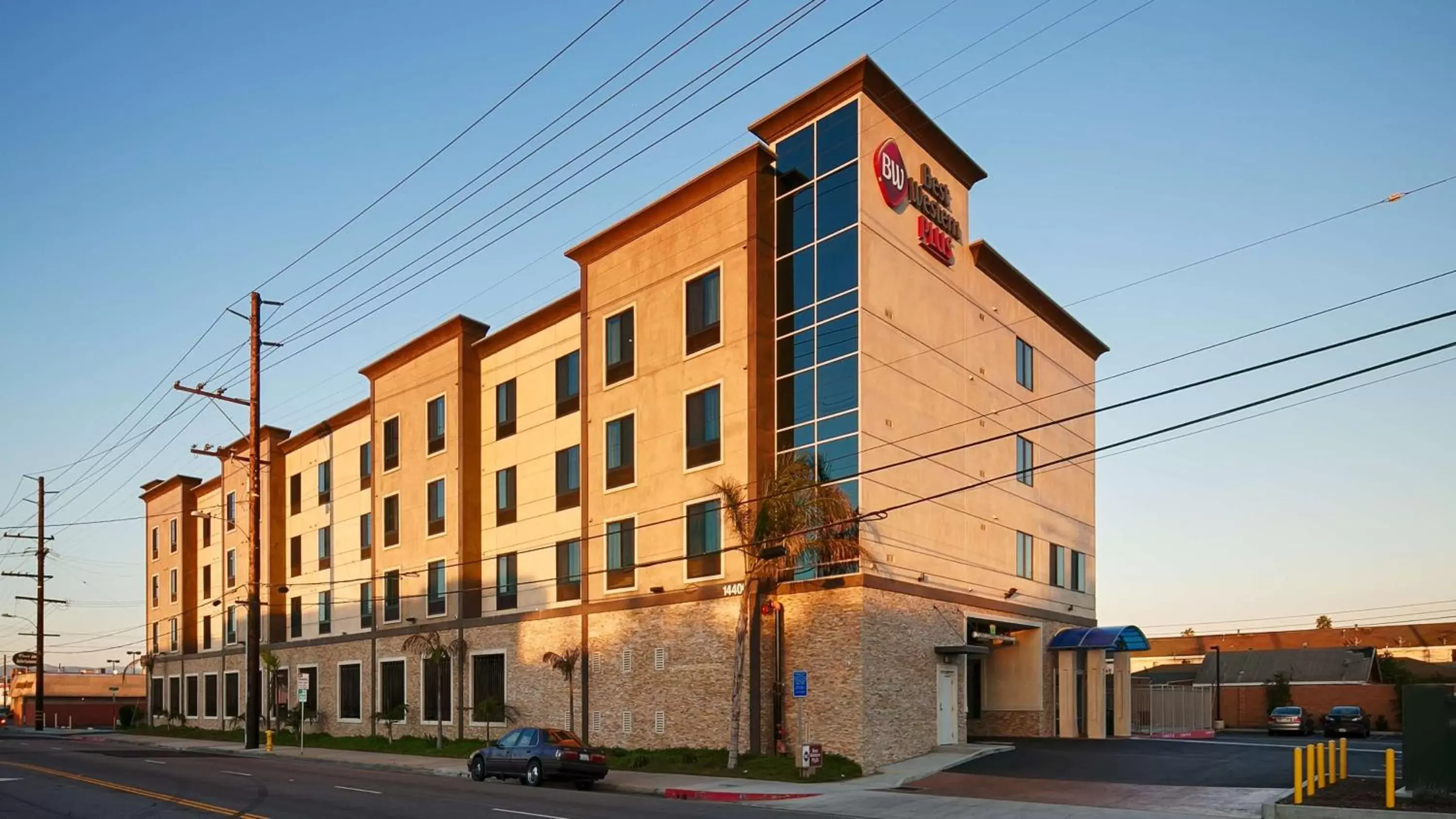 Property Building in Best Western Plus Gardena-Los Angeles Inn & Suites