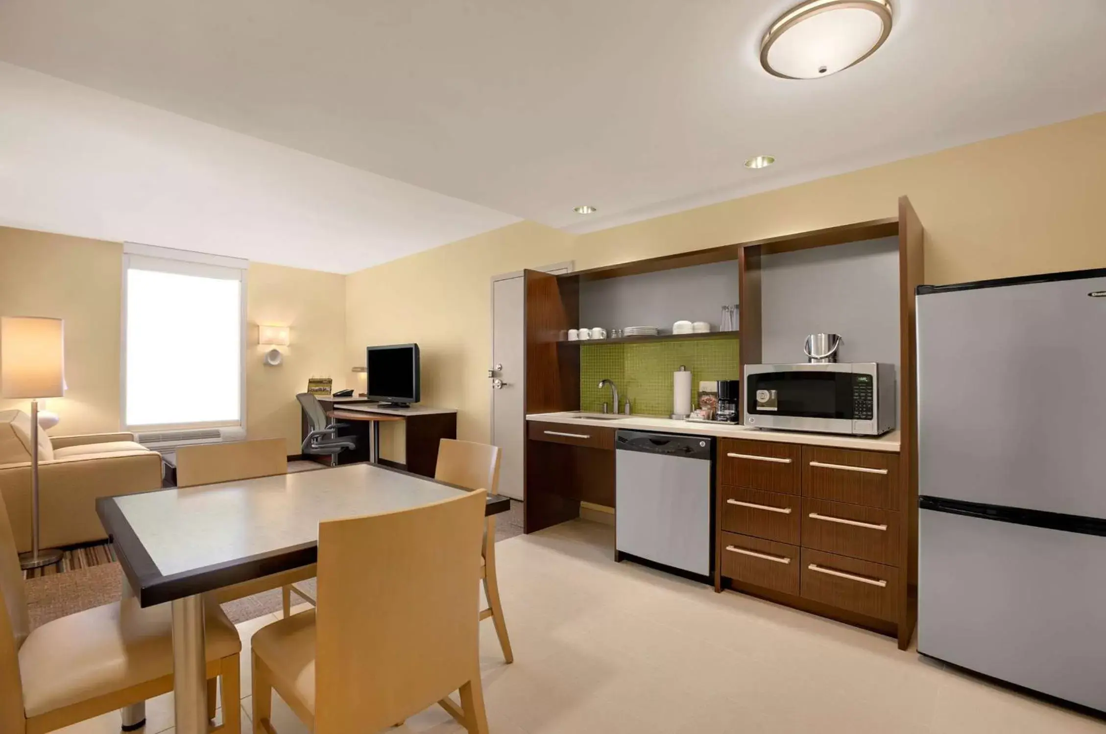 Kitchen or kitchenette, Kitchen/Kitchenette in Home2 Suites by Hilton Baltimore/White Marsh