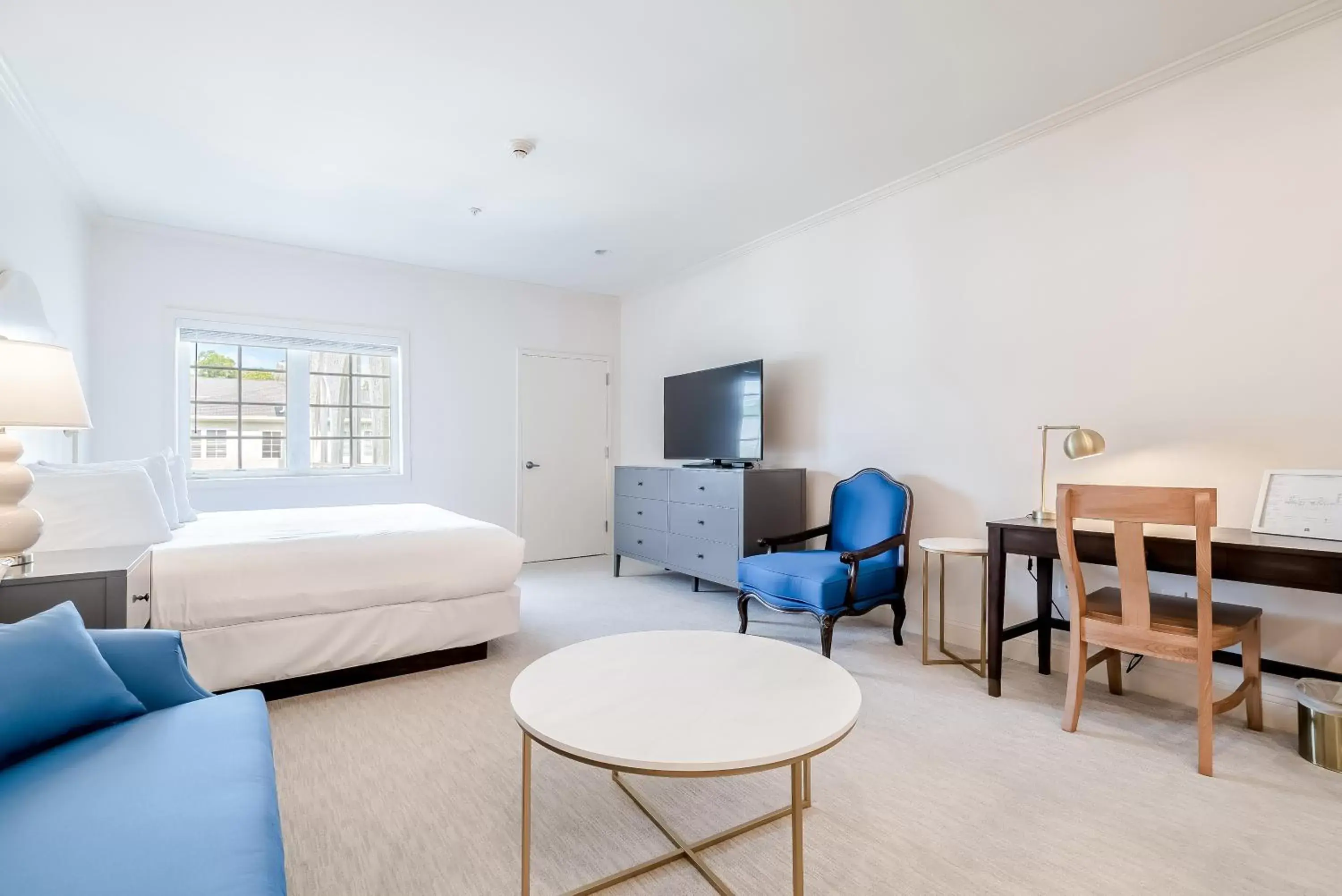 Bedroom, Seating Area in Chateau Renault