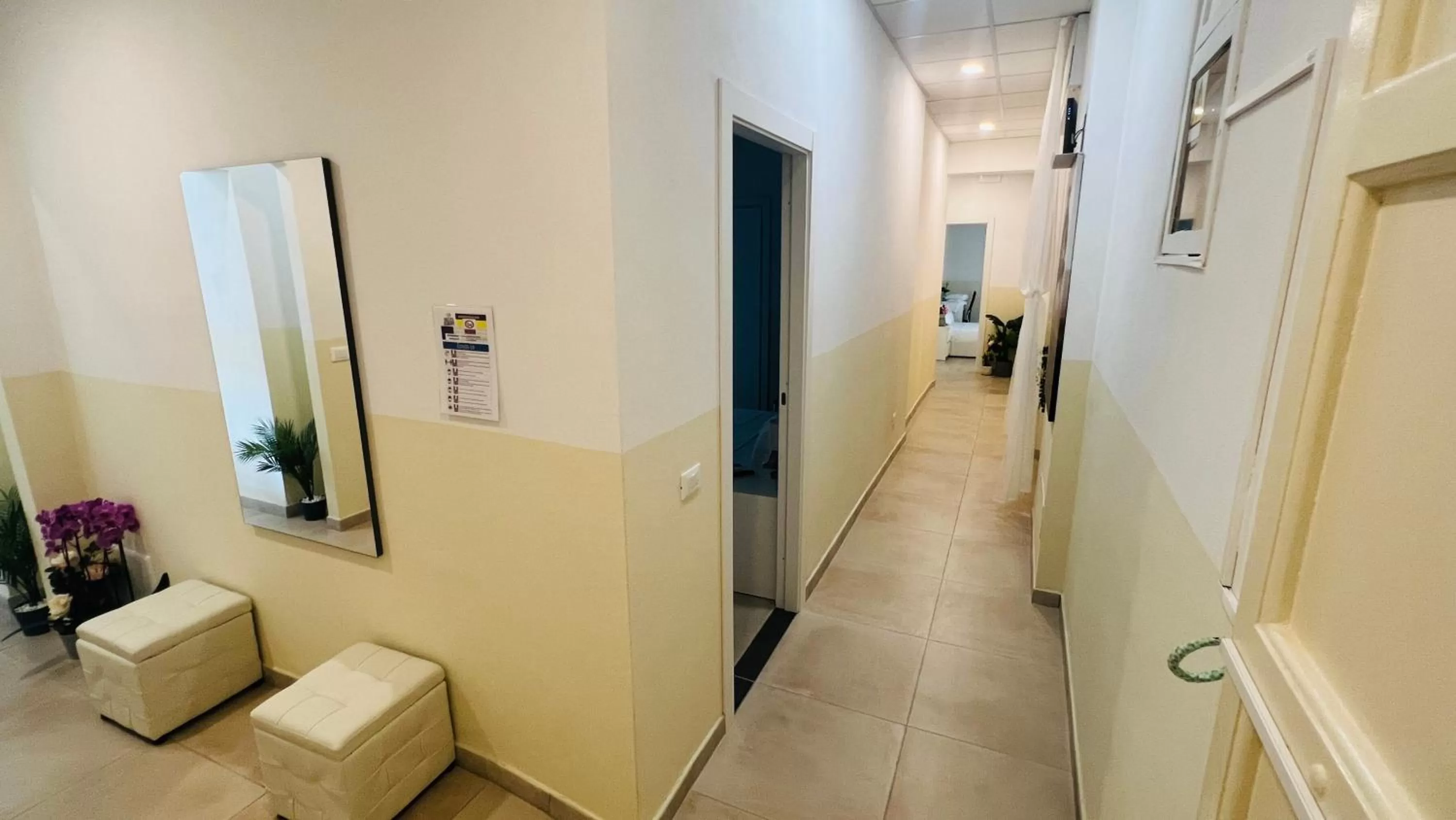 Communal lounge/ TV room, Bathroom in Bonaini Relax B&B