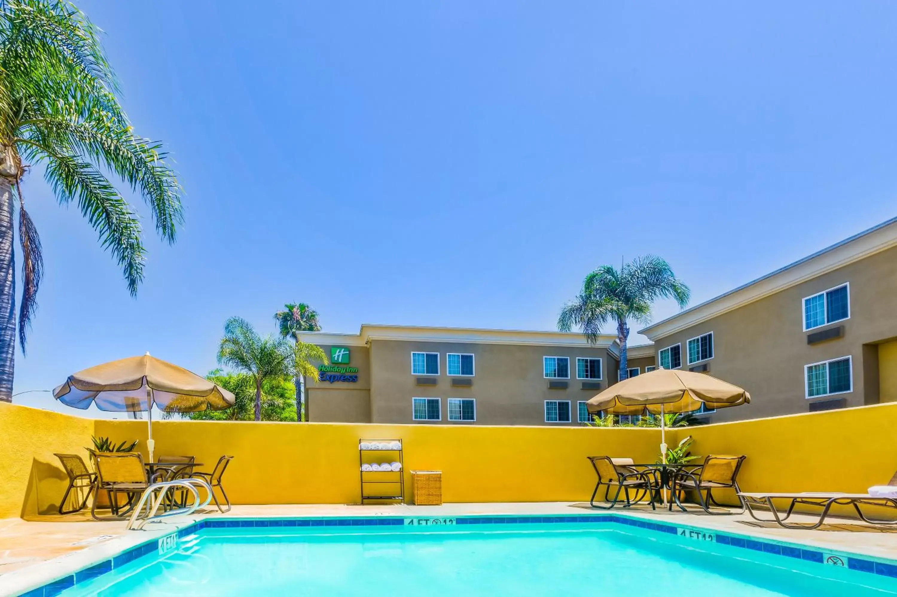 Swimming Pool in Holiday Inn Express San Diego SeaWorld, an IHG Hotel