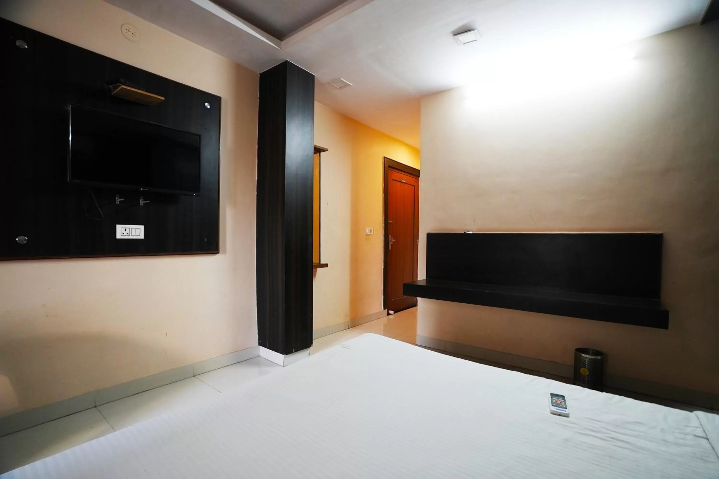 Bedroom, TV/Entertainment Center in Hotel Madurai