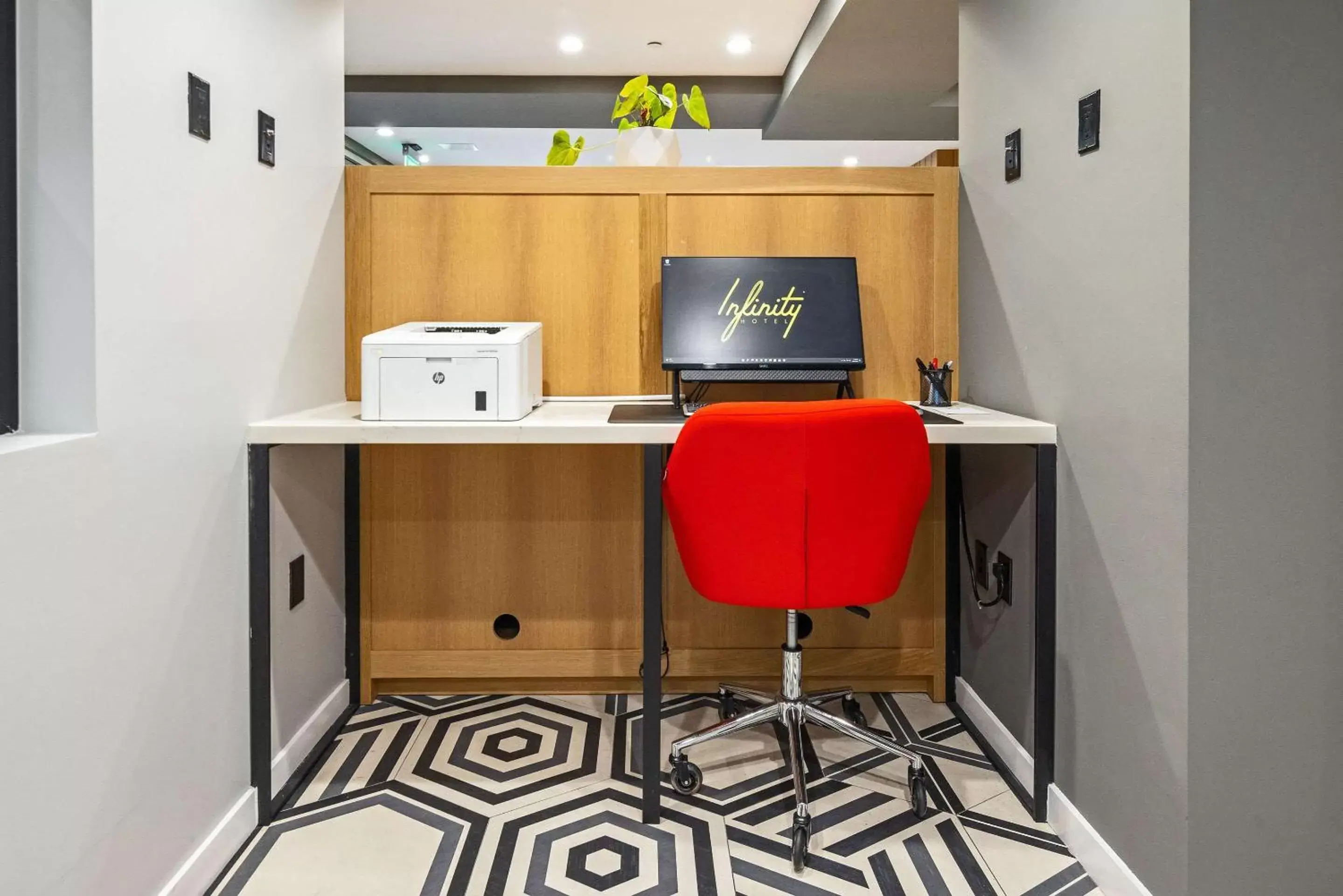 Business facilities in Infinity Hotel SF, Ascend Hotel Collection