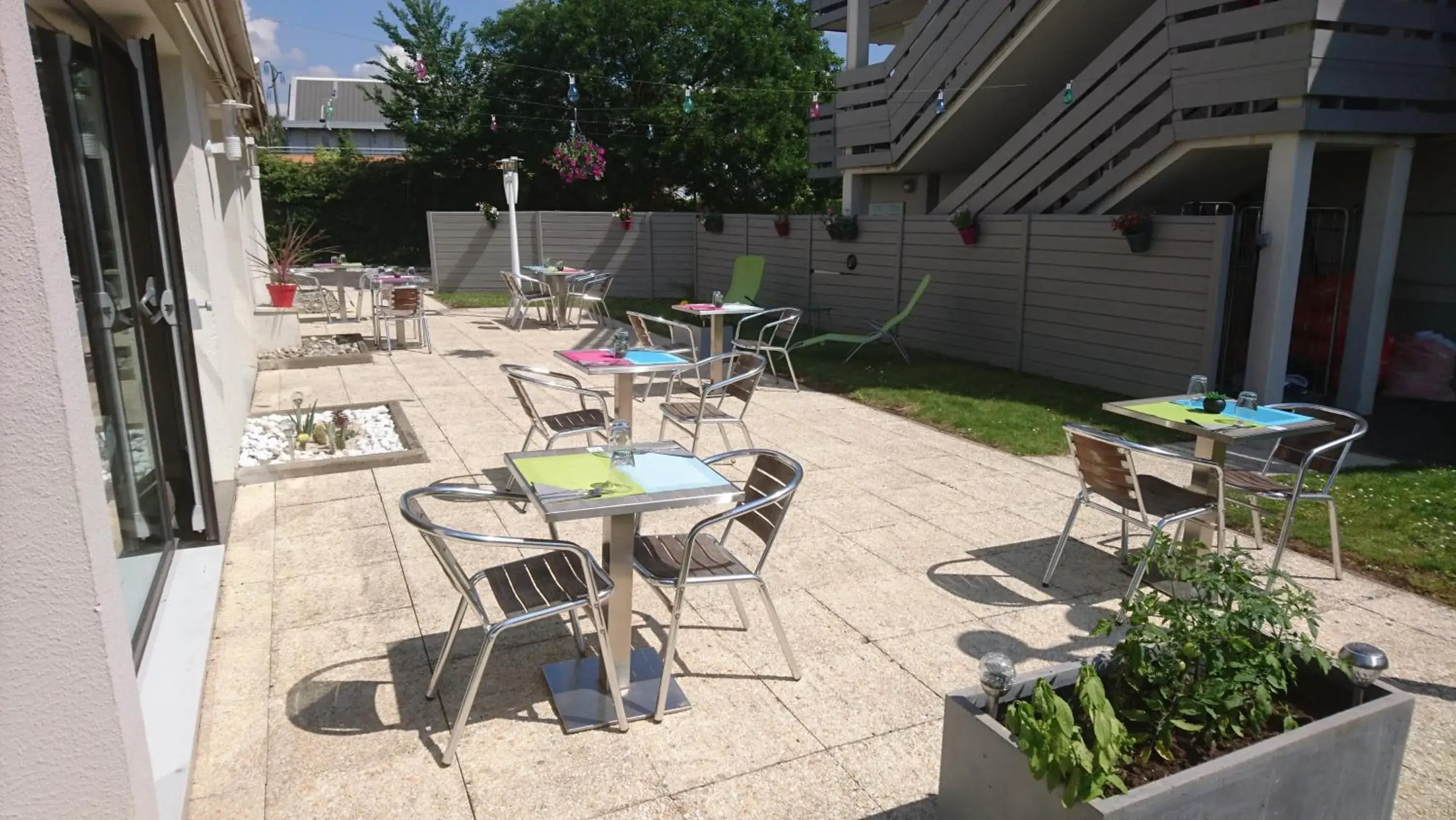 Property building, Restaurant/Places to Eat in Campanile Tours Sud - Chambray-Les-Tours