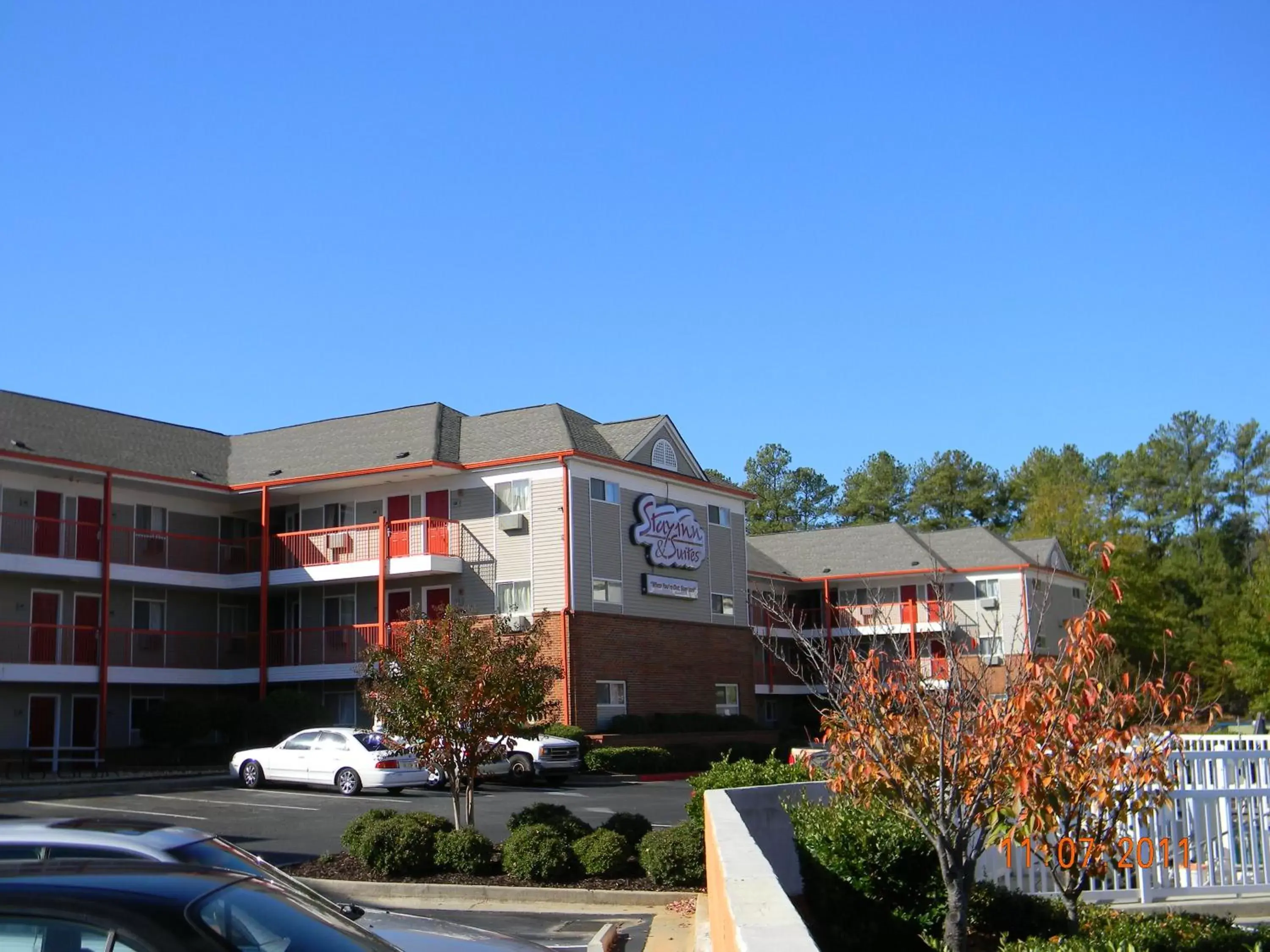 Property Building in Stay Inn & Suites - Stockbridge