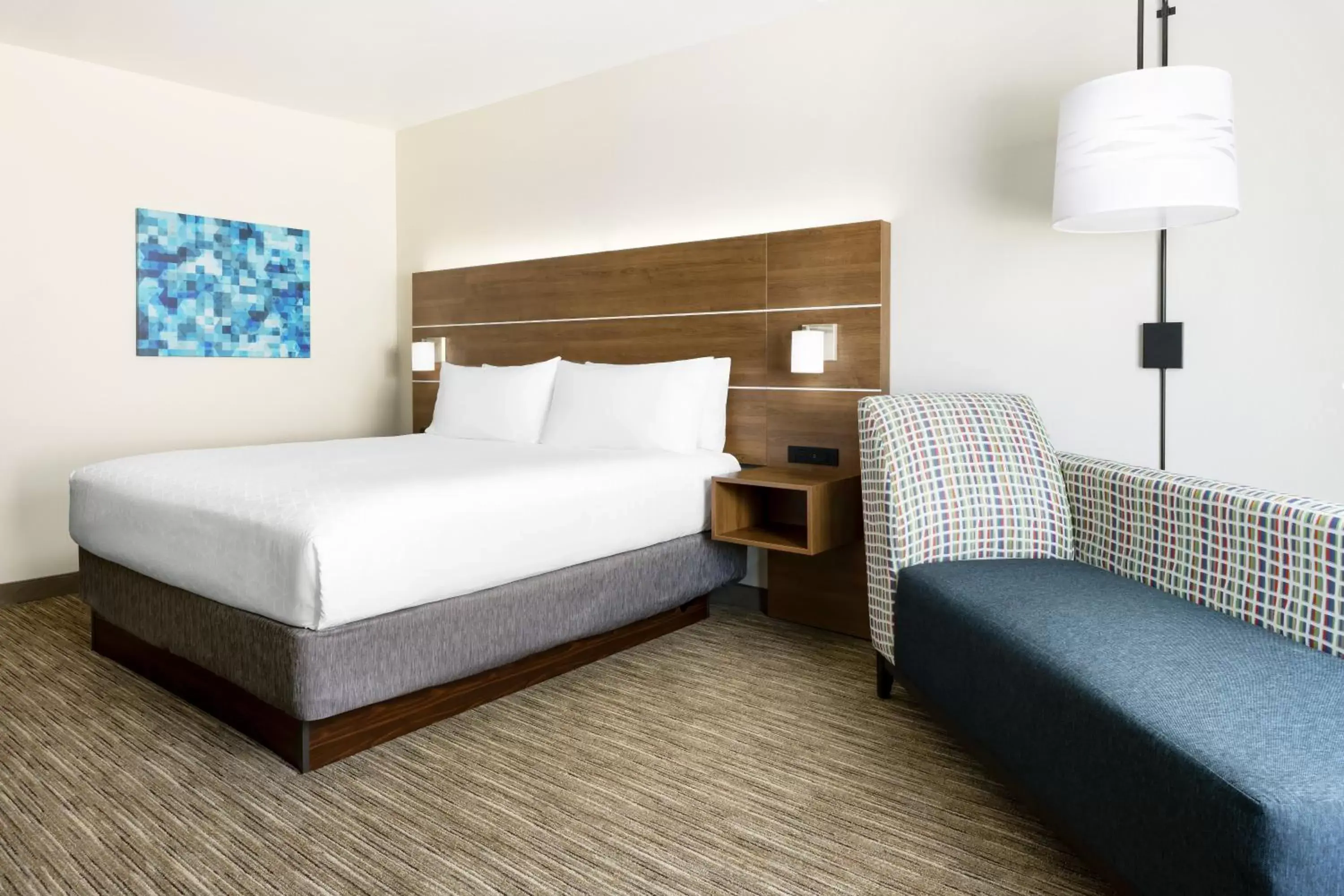Photo of the whole room, Bed in Holiday Inn Express & Suites Oakhurst-Yosemite Park Area, an IHG Hotel