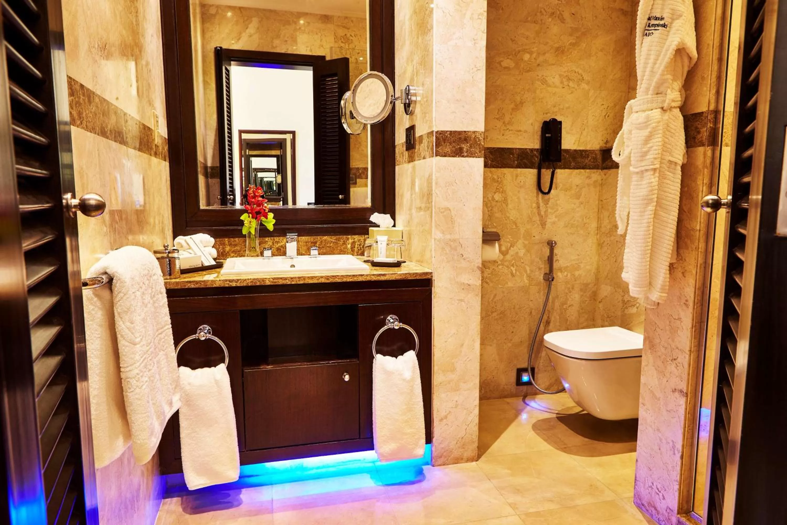 Bathroom in Royal Maxim Palace Kempinski Cairo