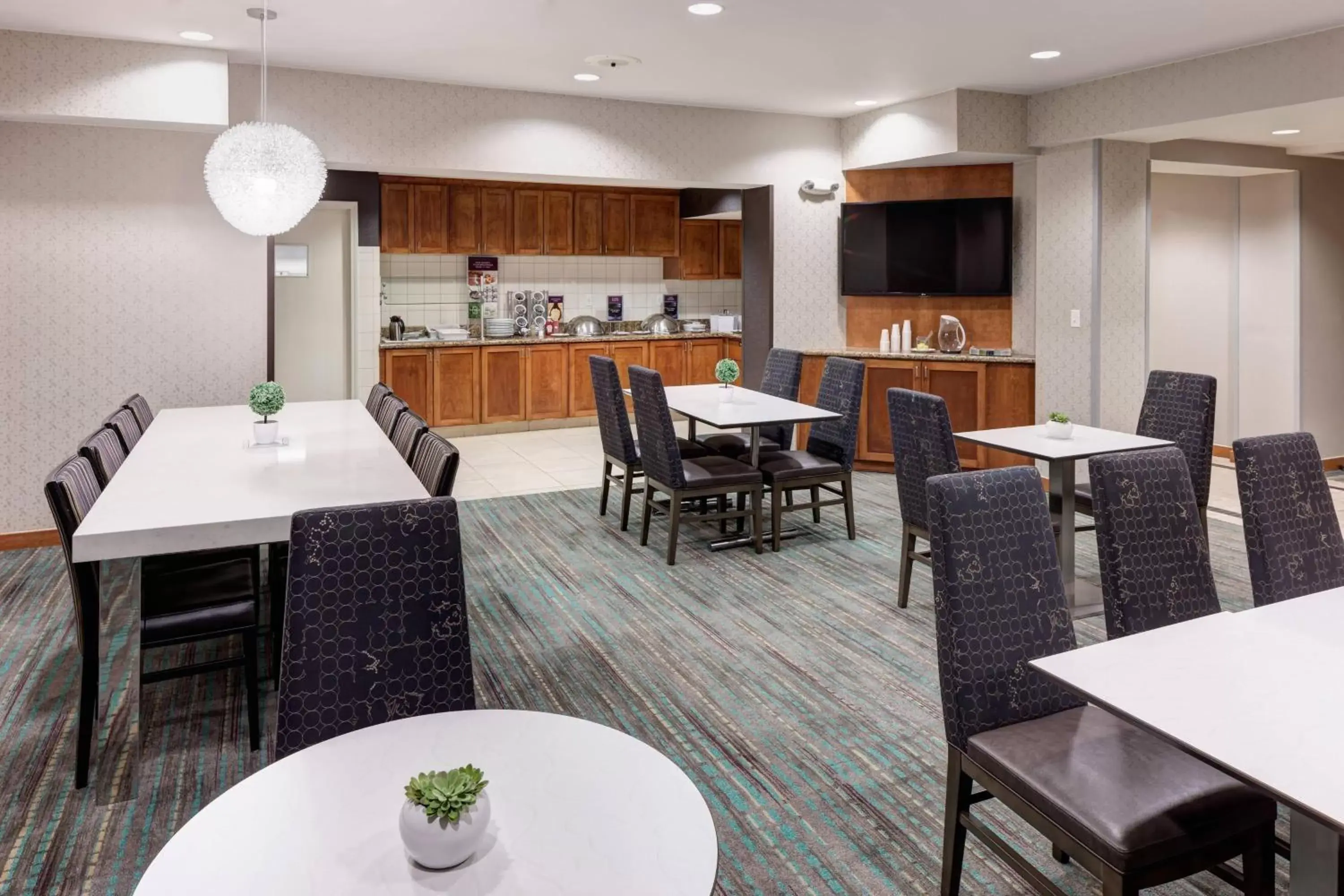 Restaurant/Places to Eat in Residence Inn South Bend Mishawaka
