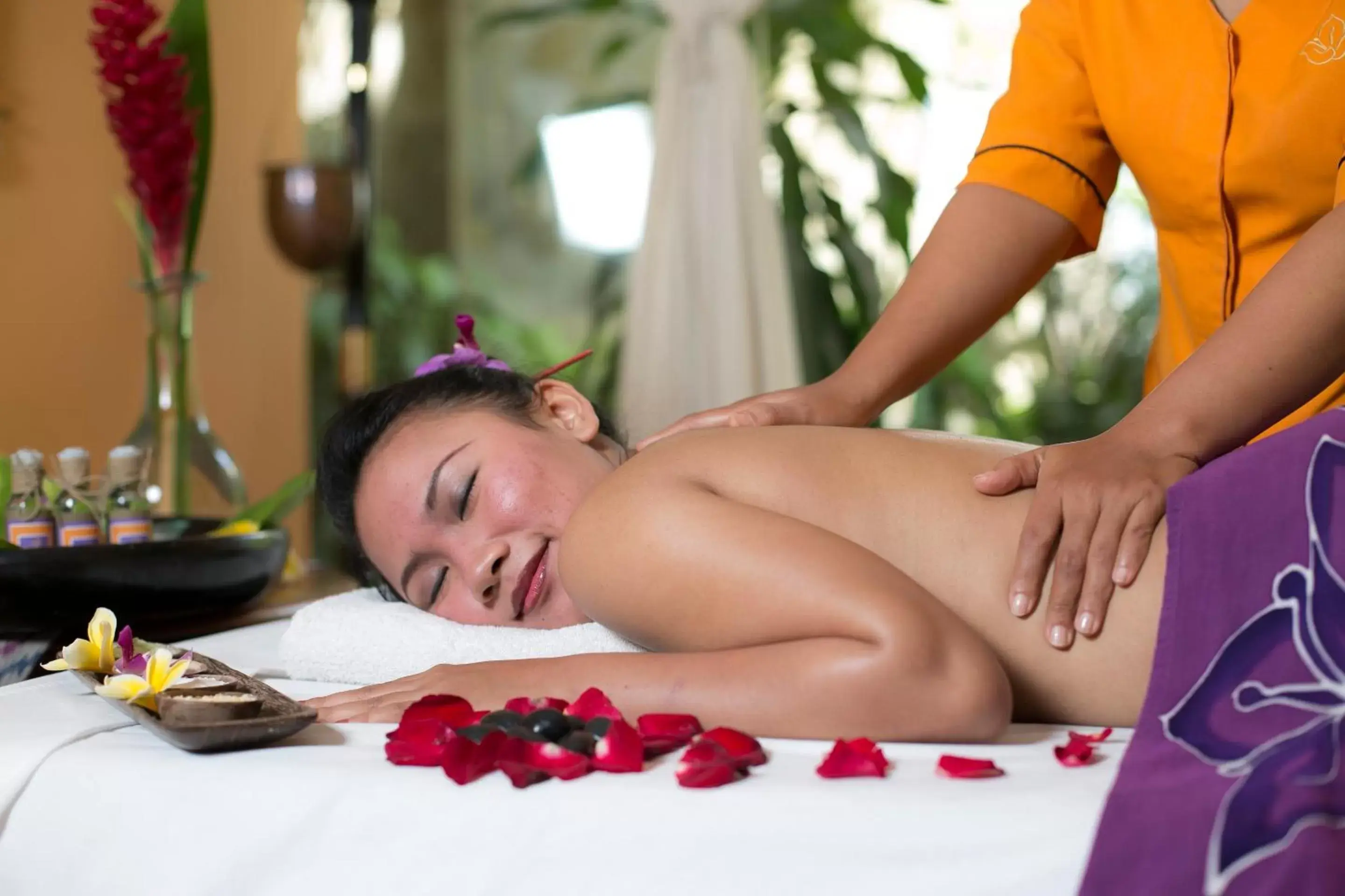 Massage in Parigata Resorts and Spa