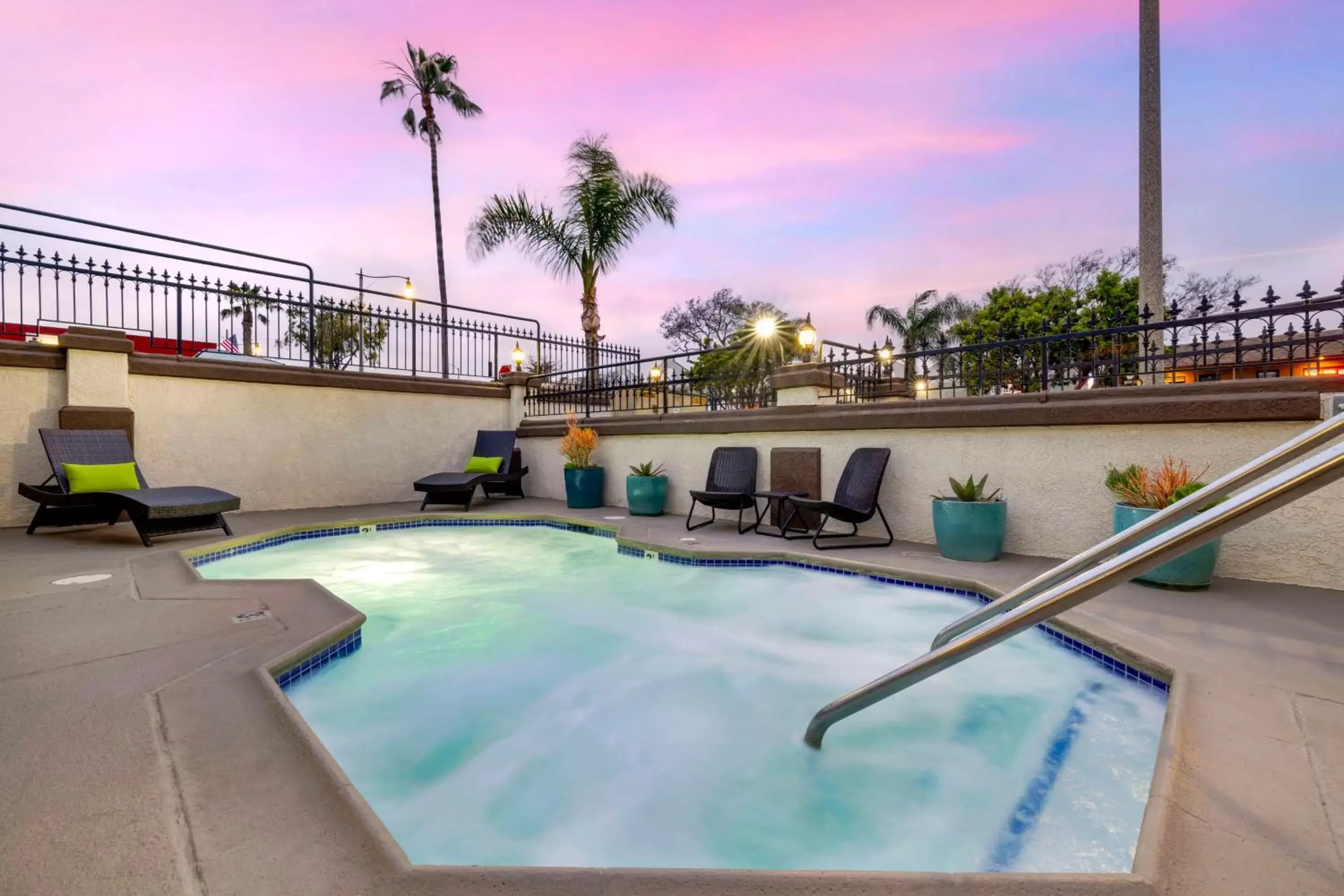 Pool view, Swimming Pool in Best Western Redondo Beach Galleria Inn Hotel - Beach City LA