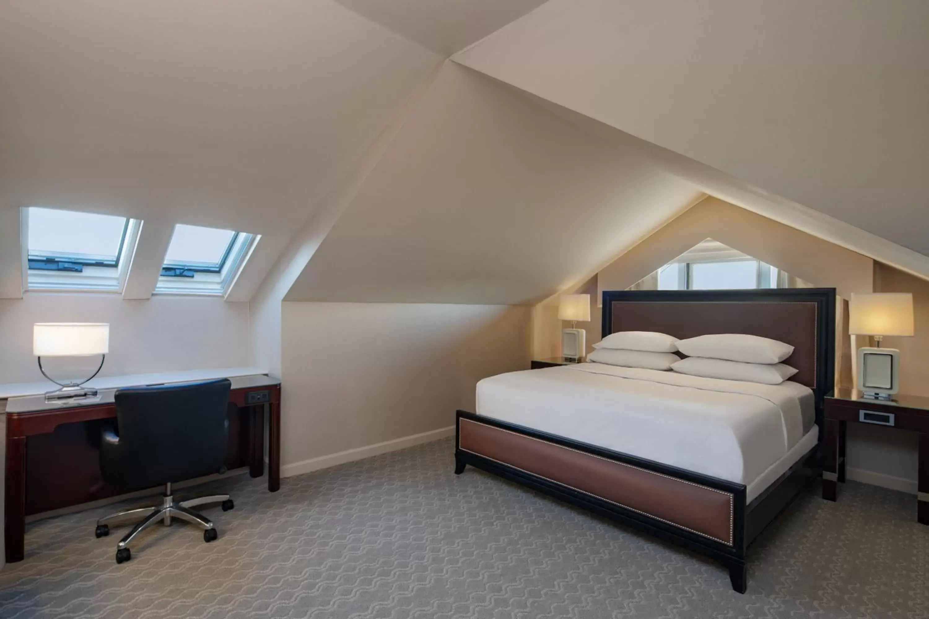 Bedroom, Bed in Sheraton Portsmouth Harborside Hotel