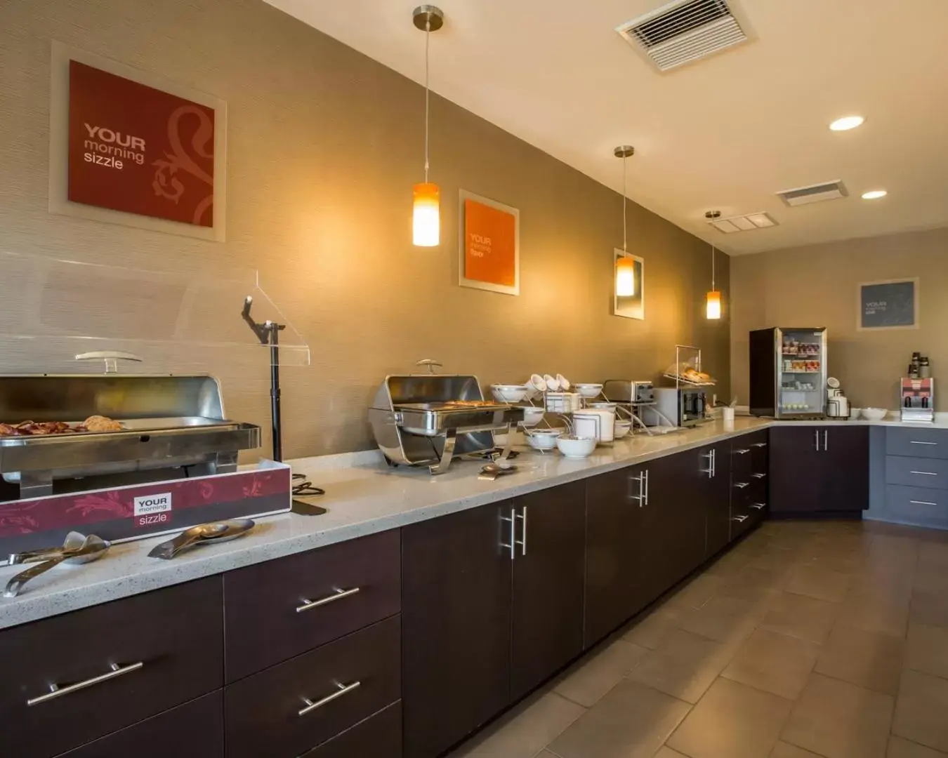 Buffet breakfast, Kitchen/Kitchenette in Comfort Inn Sylva - Cullowhee