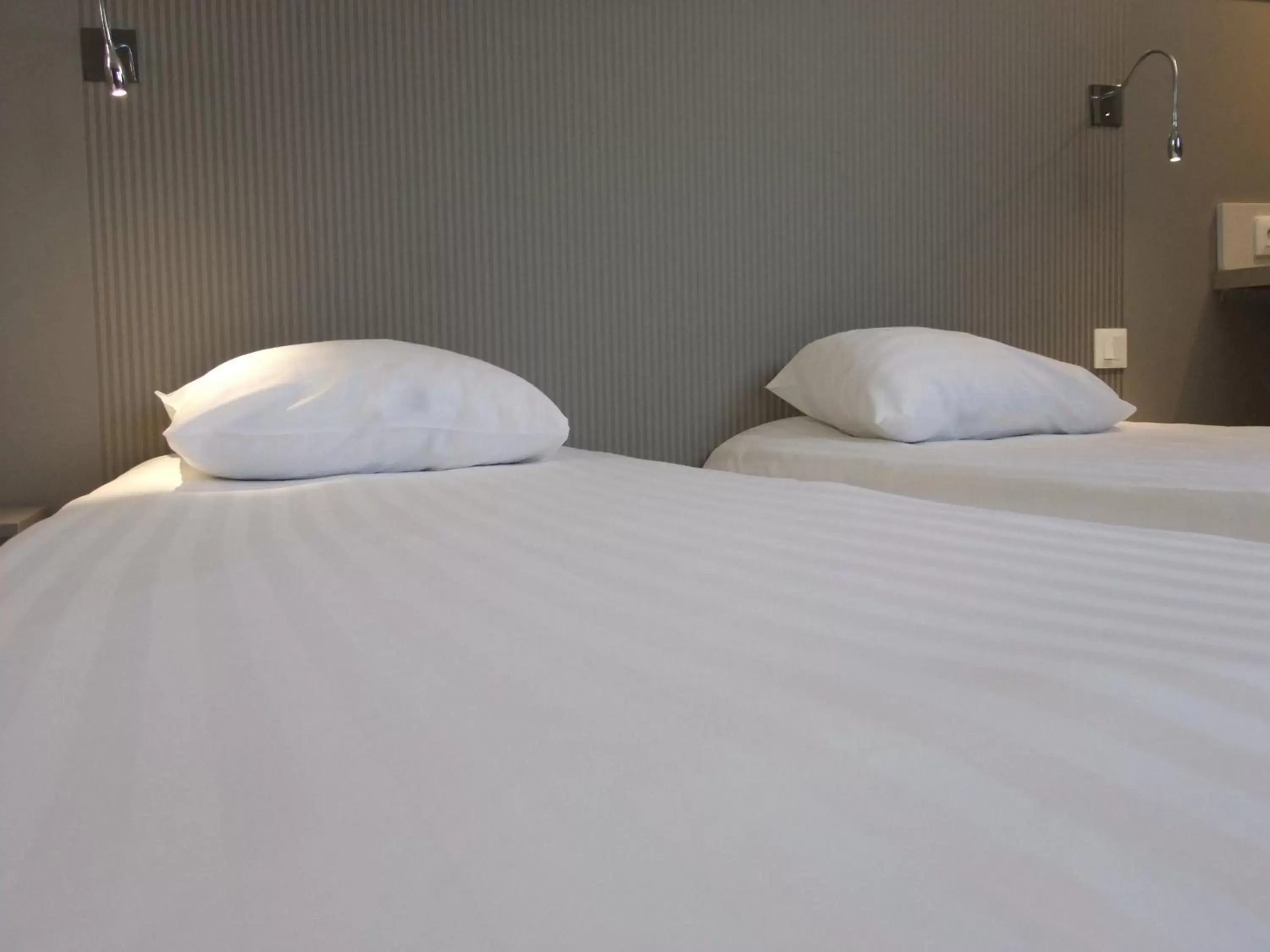 Photo of the whole room, Bed in Brit Hotel Lille Centre