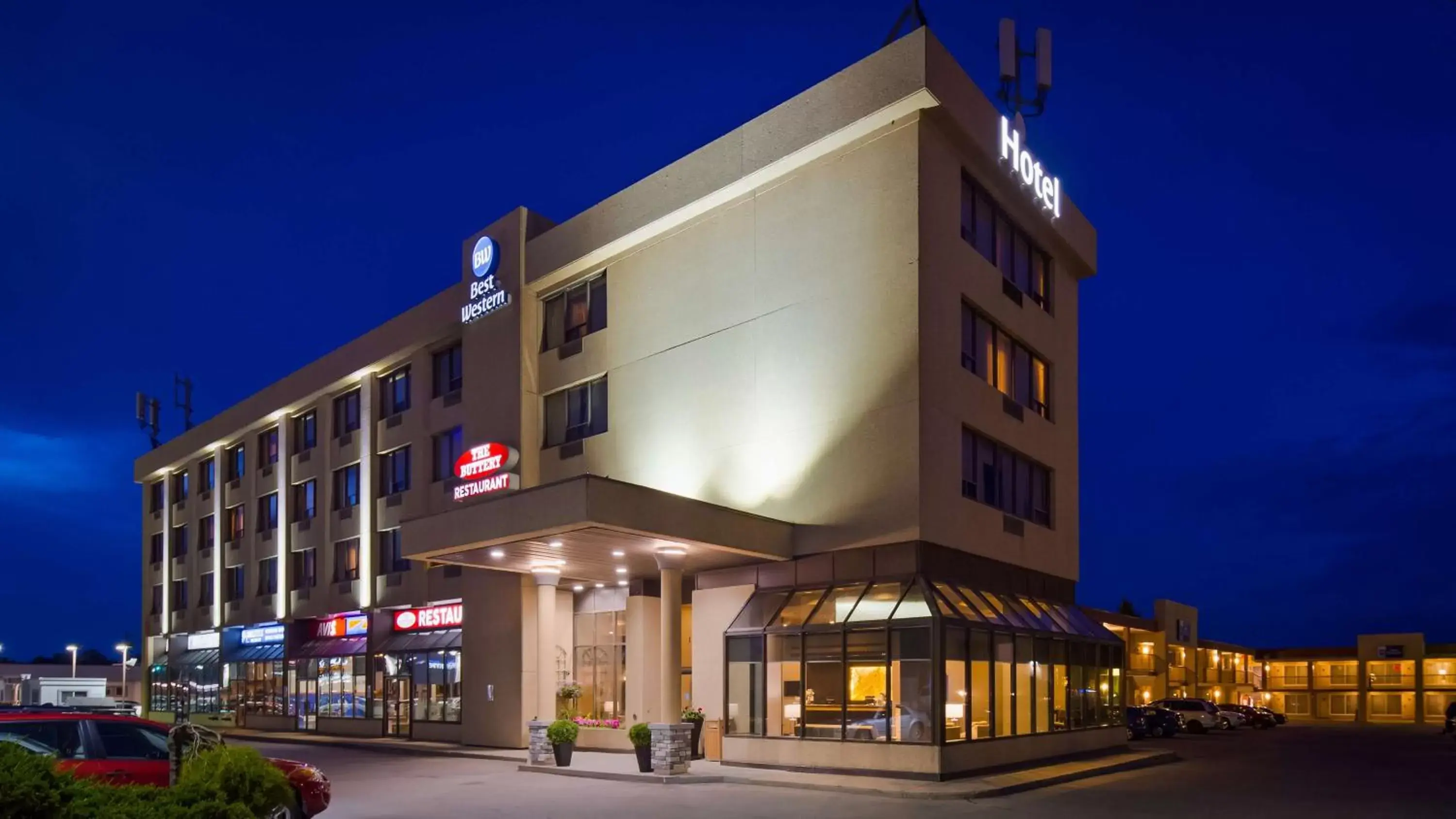 Property Building in Best Western Voyageur Place Hotel
