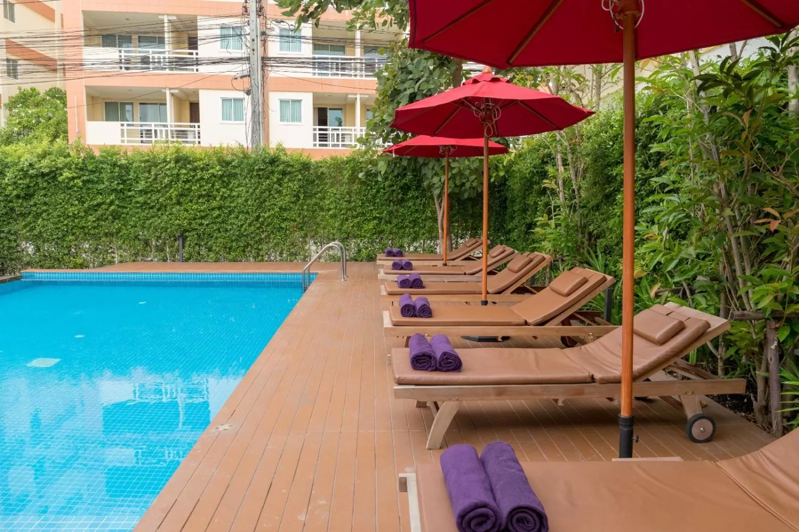 Swimming pool in Golden Sea Pattaya - SHA Extra Plus