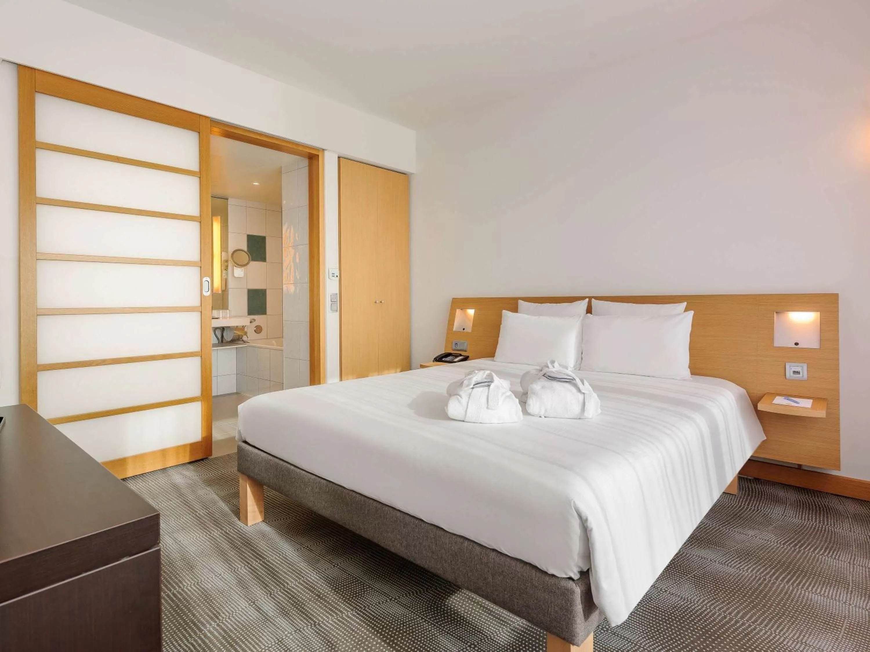 Photo of the whole room, Bed in Novotel Berlin Am Tiergarten