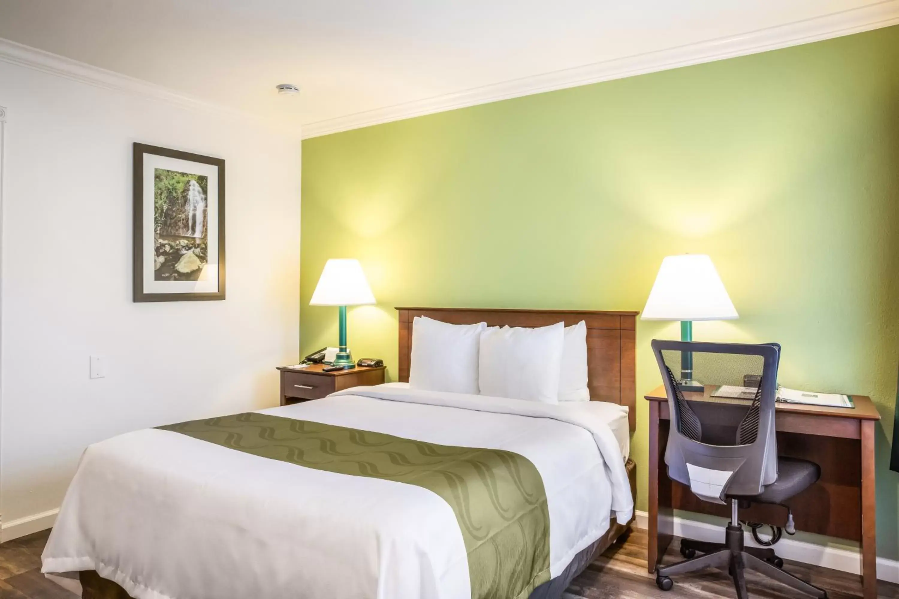 Bedroom, Bed in Quality Inn Santa Barbara