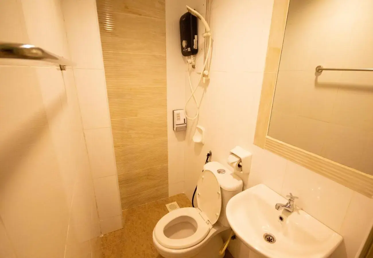 Shower, Bathroom in Sun Inns Hotel Sentral, Brickfields