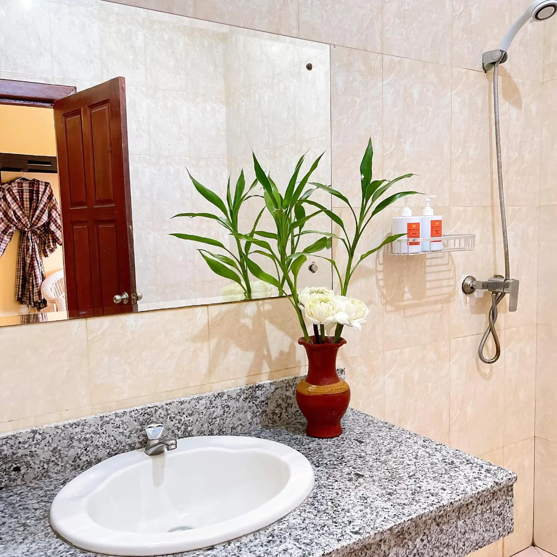 Bathroom in Central Indochine D'angkor Hotel