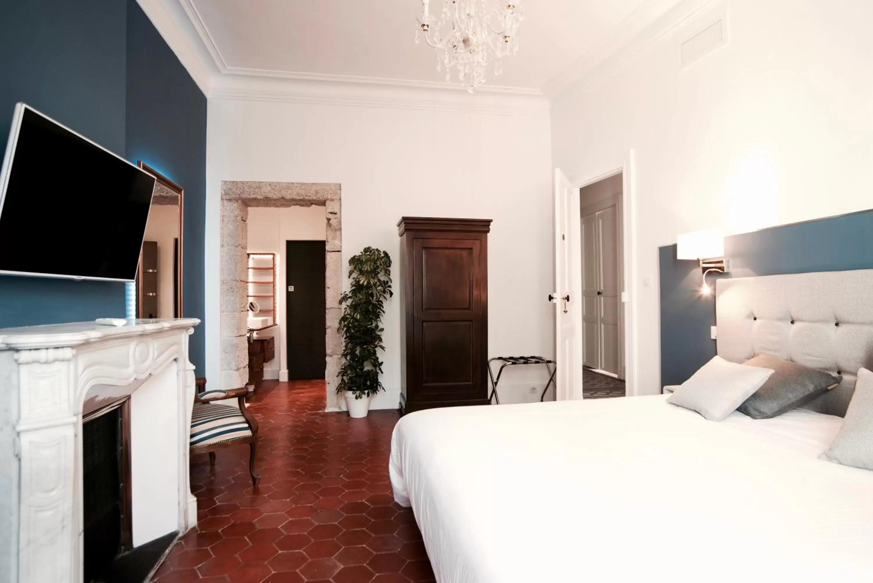 Bed in La Domitia - Maison d'hôtes, spa, sauna & massages