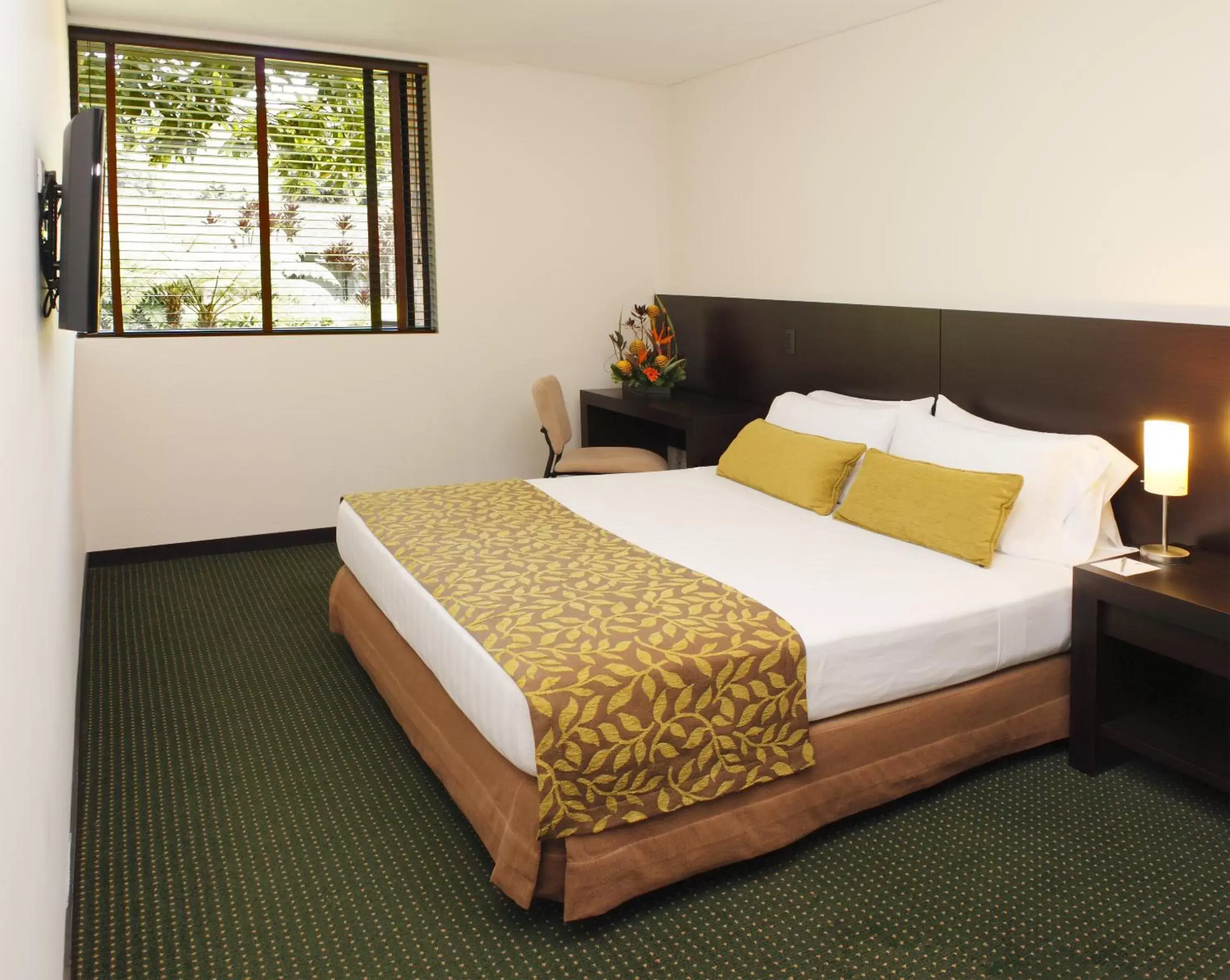 Photo of the whole room, Bed in Estelar Recinto Del Pensamiento Hotel Y Centro De Convenciones