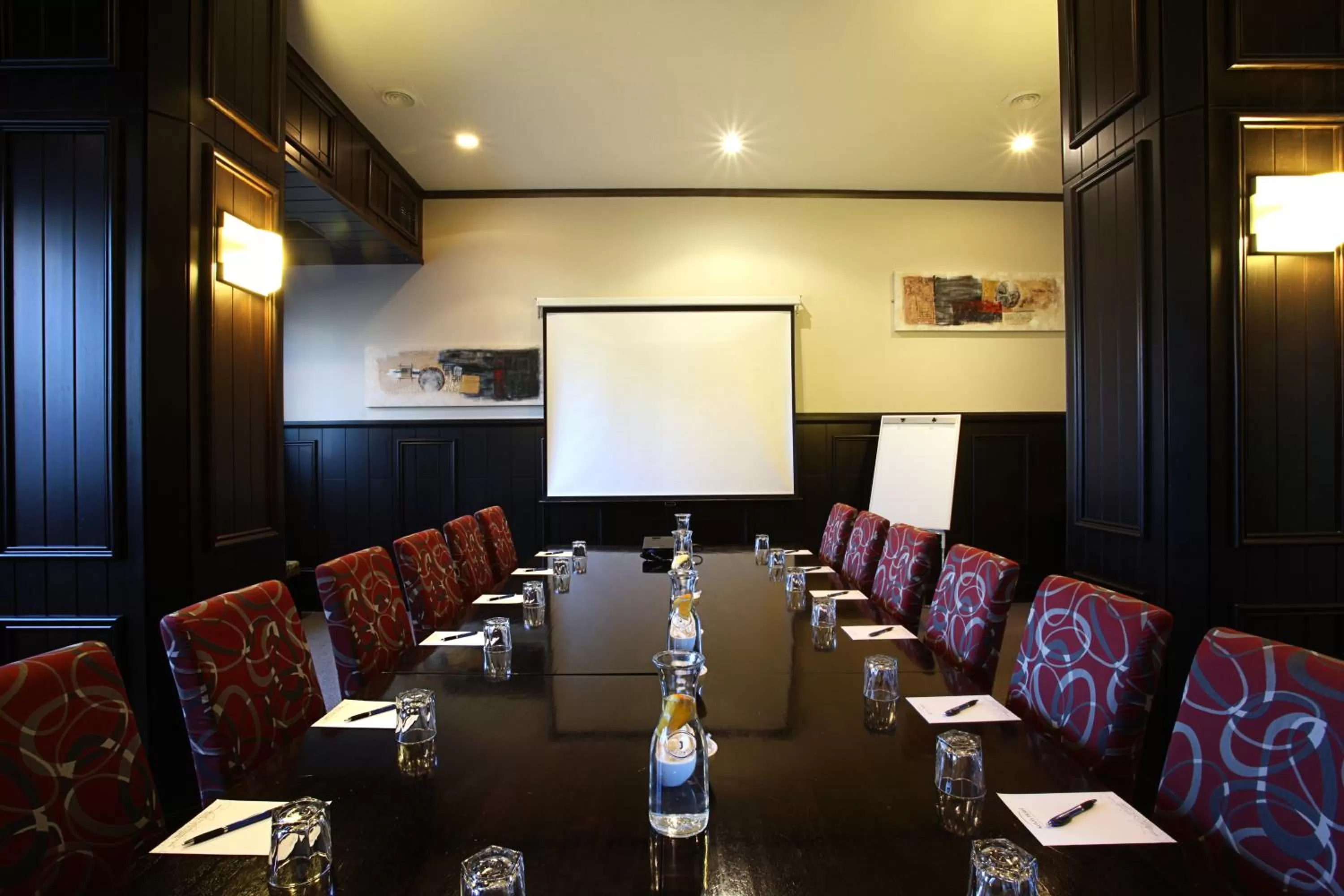 Dining area in Kelvin Hotel