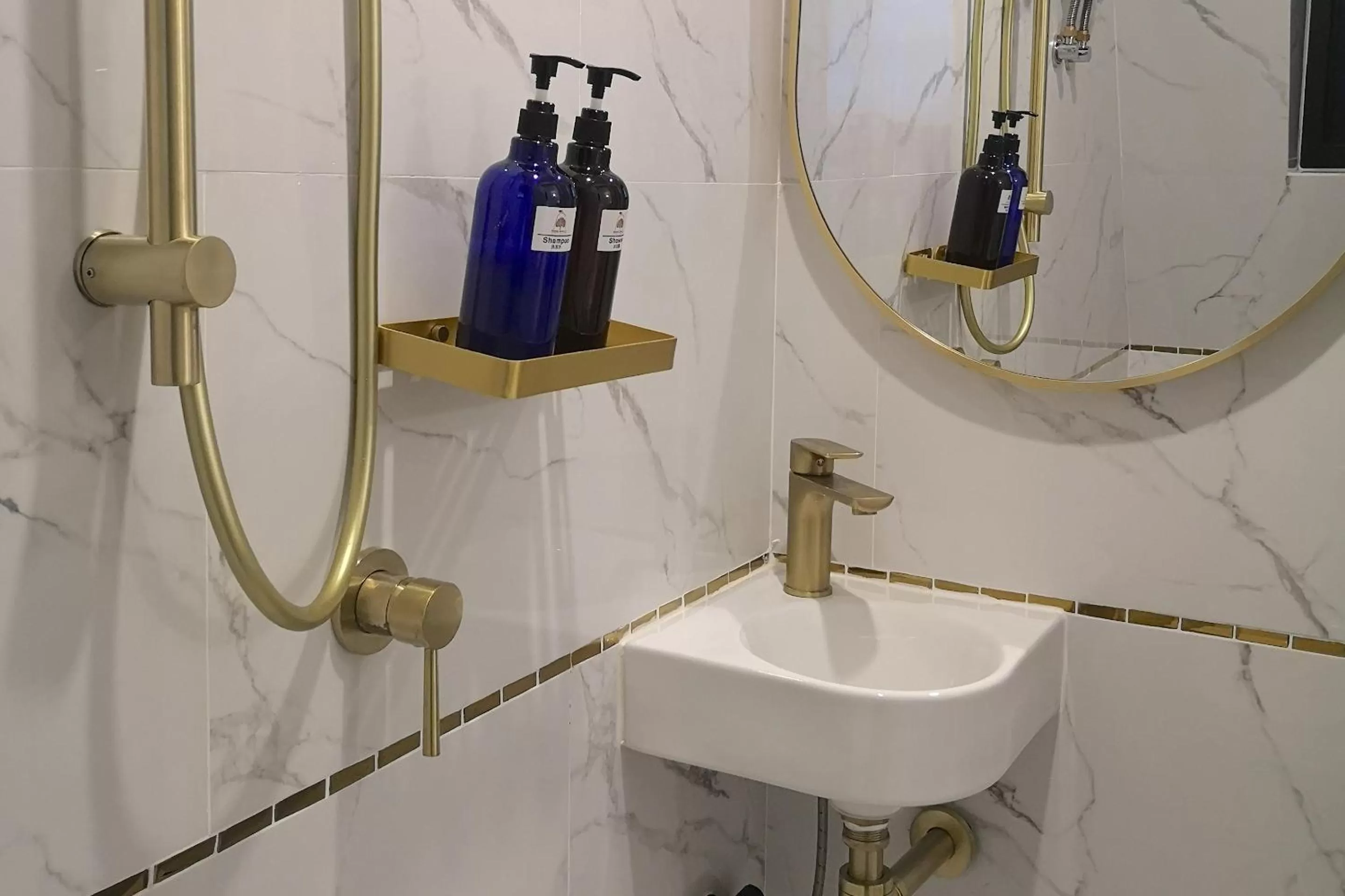 Shower in Rose Apple Hotel